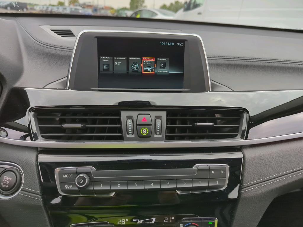 BMW X1 sDrive20i Sport-Line LED SHZ PDC LENKRADHZG PANO 9