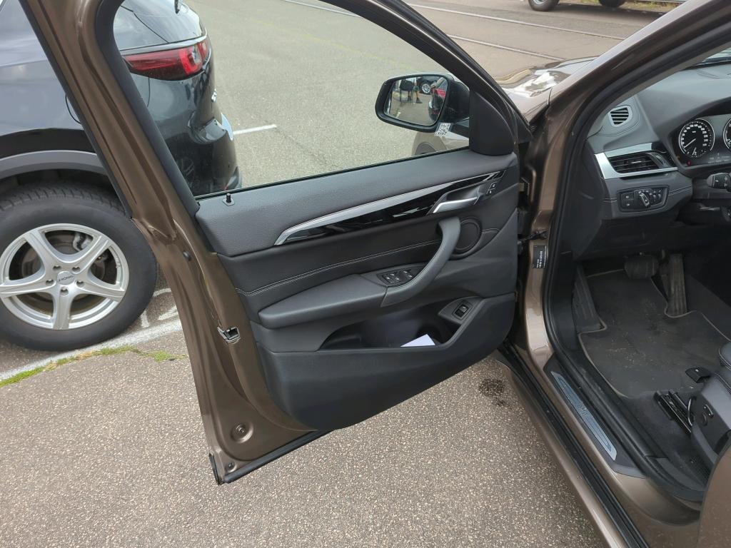 BMW X1 sDrive20i Sport-Line LED SHZ PDC LENKRADHZG PANO 8
