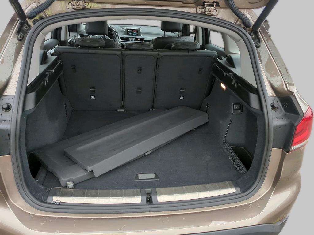 BMW X1 sDrive20i Sport-Line LED SHZ PDC LENKRADHZG PANO 11