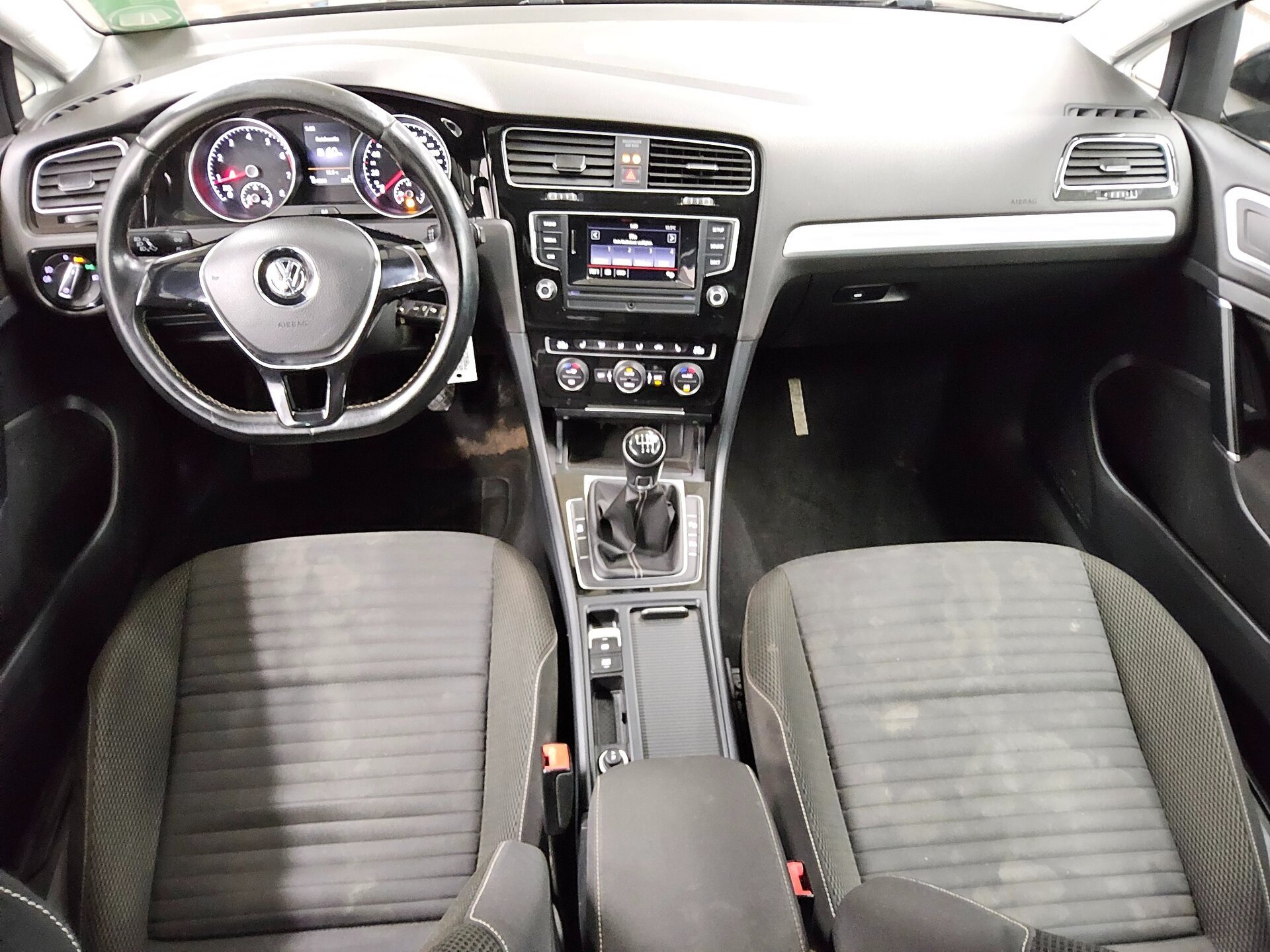 Volkswagen Golf-7 1.4 TSI Cup AHK PDC Shz AUX-IN HU 01/28 5