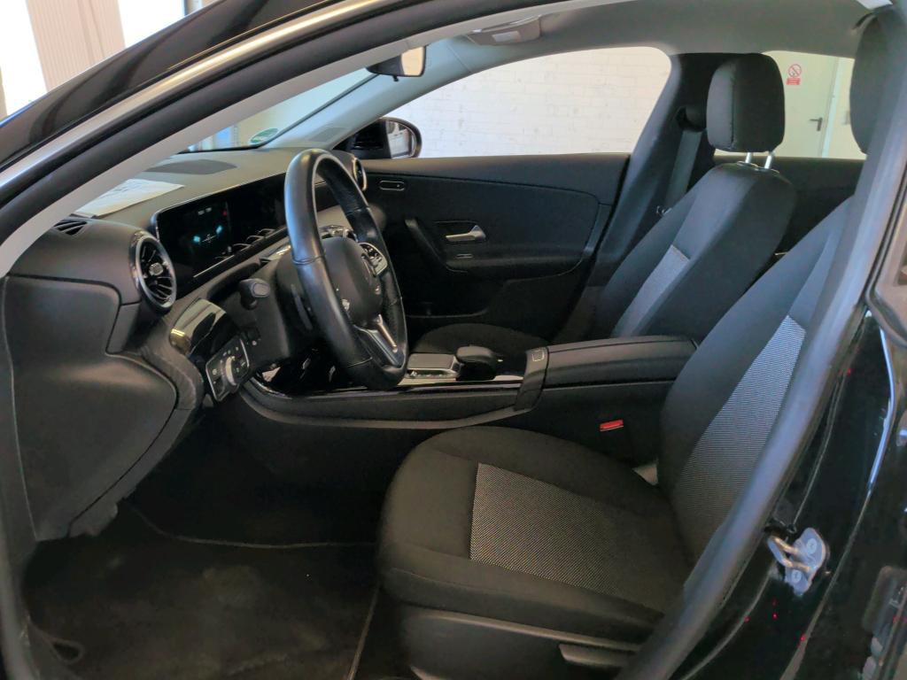Mercedes-Benz CLA 180 SB d NAVI KLIMAAUT SHZ PDC LED 6