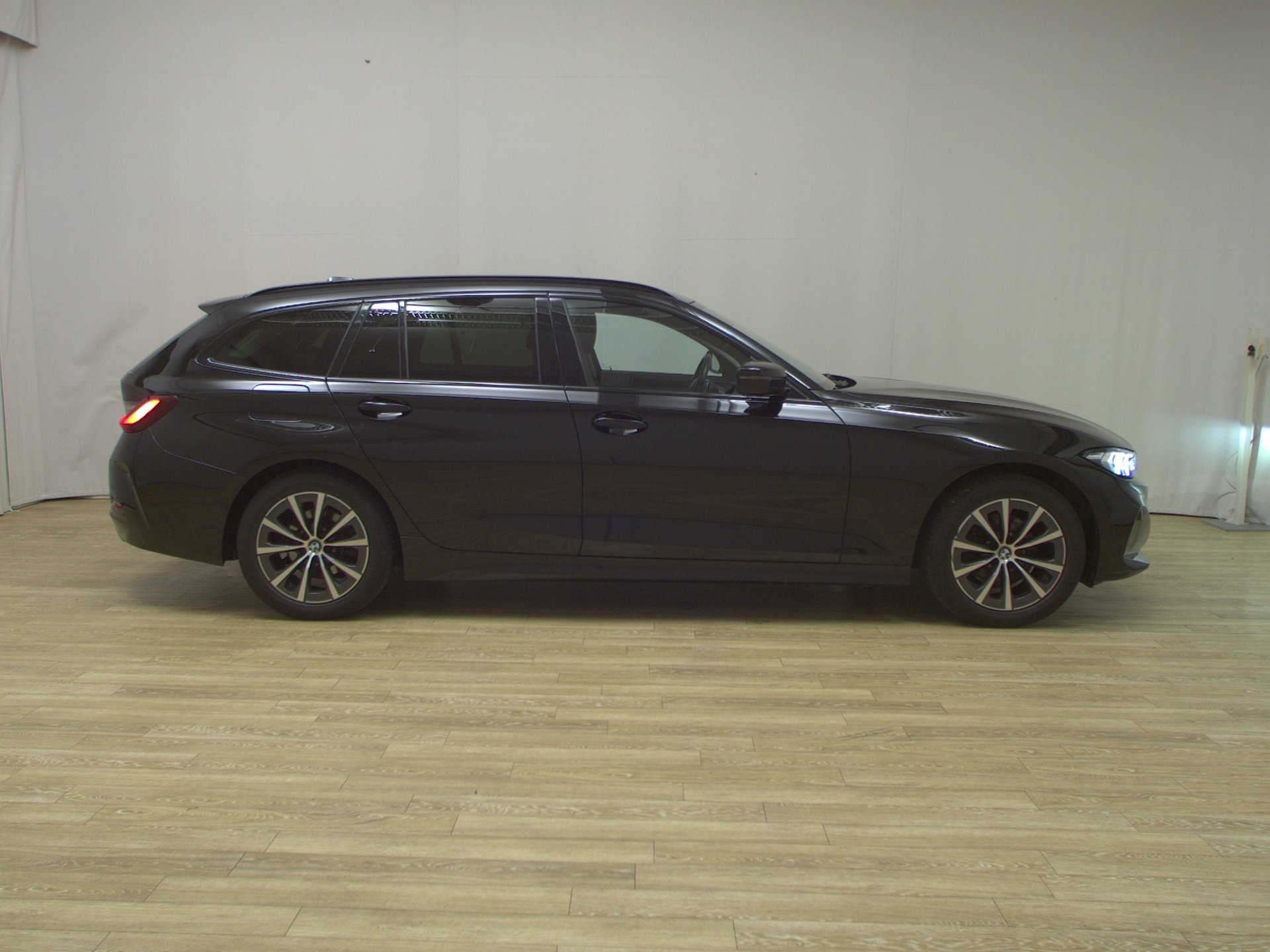 BMW 320dA Touring Navi LED Curved Kamera SHZ