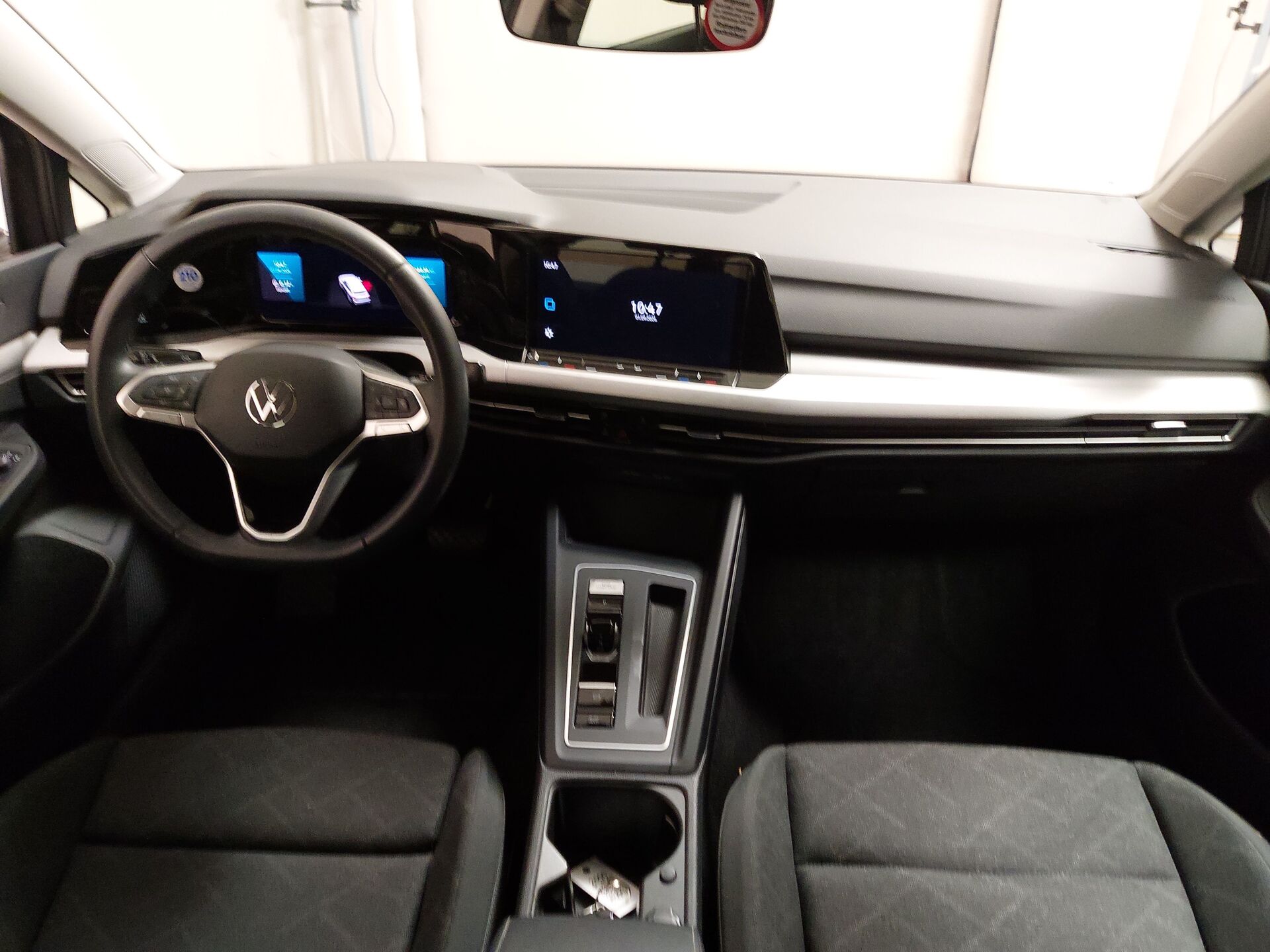Volkswagen Golf-8 Var. 2.0 TDI Life NAVI LED ERGO&MASSAGE SHZ PDC 12