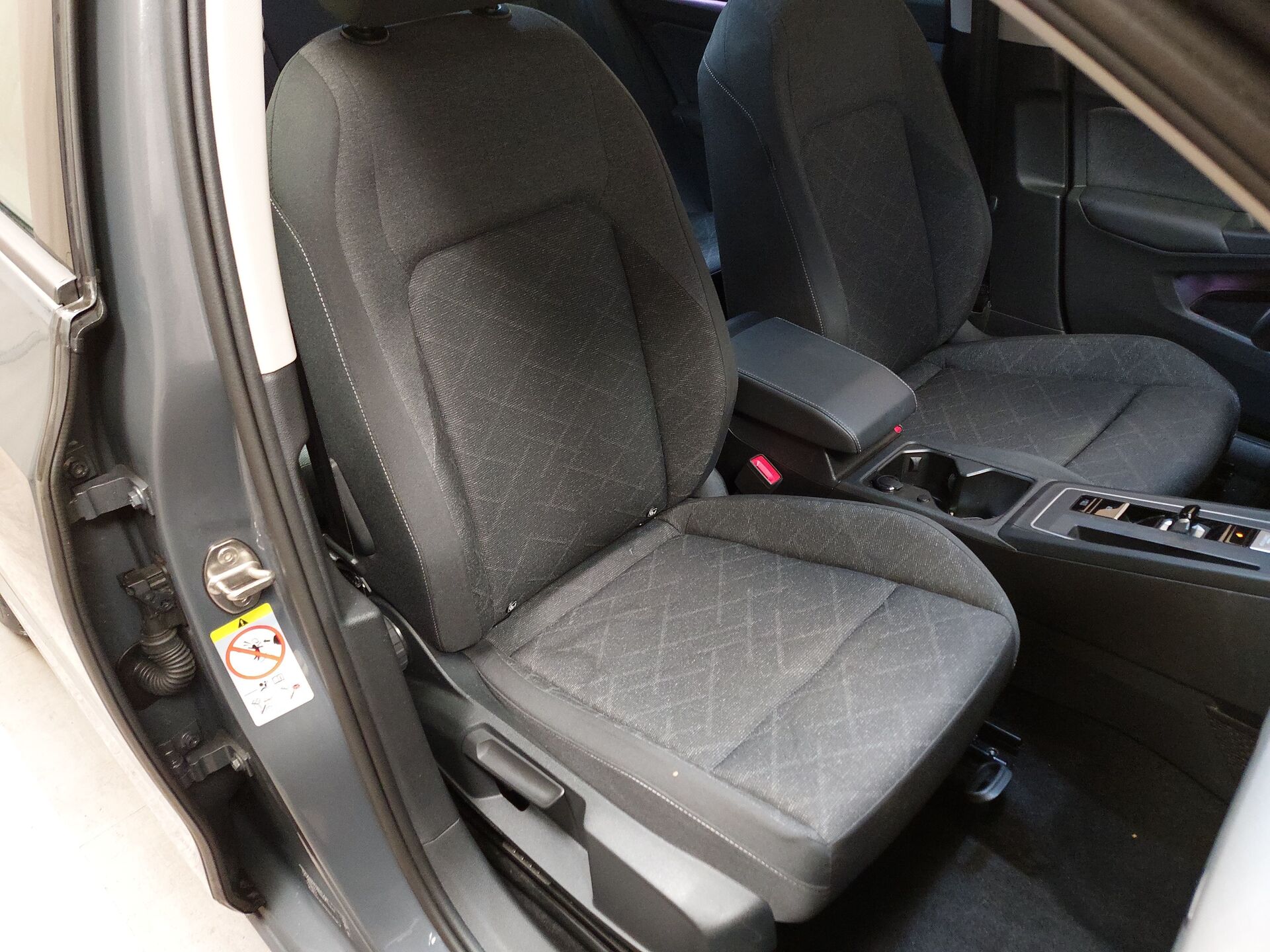 Volkswagen Golf-8 Var. 2.0 TDI Life NAVI LED ERGO&MASSAGE SHZ PDC 11