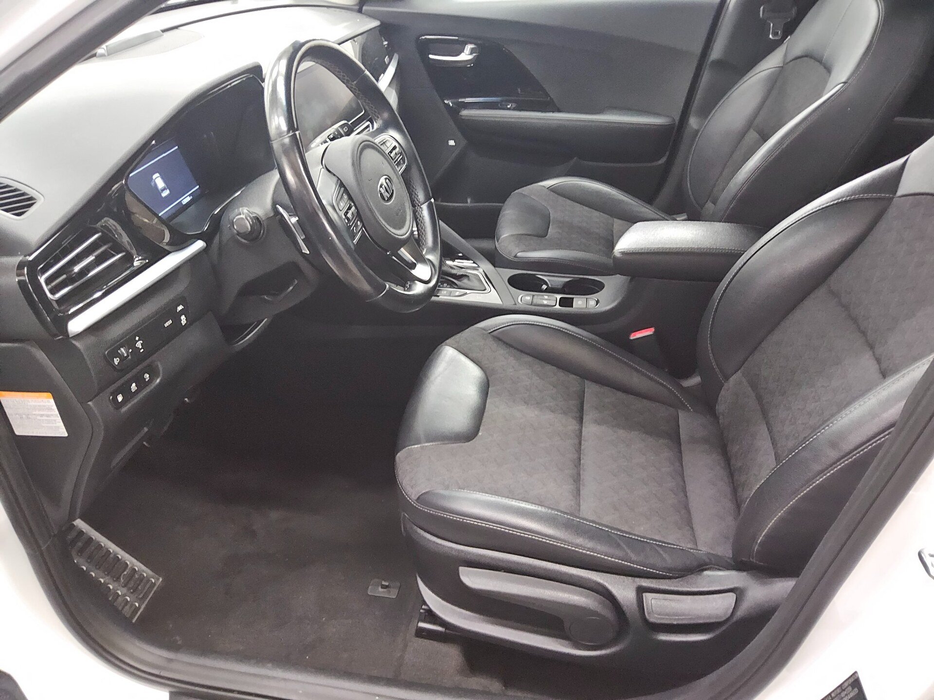 Kia Niro 1.6 T-GDI PHEV T-Leder Navi LED RfK AHK JBL 9