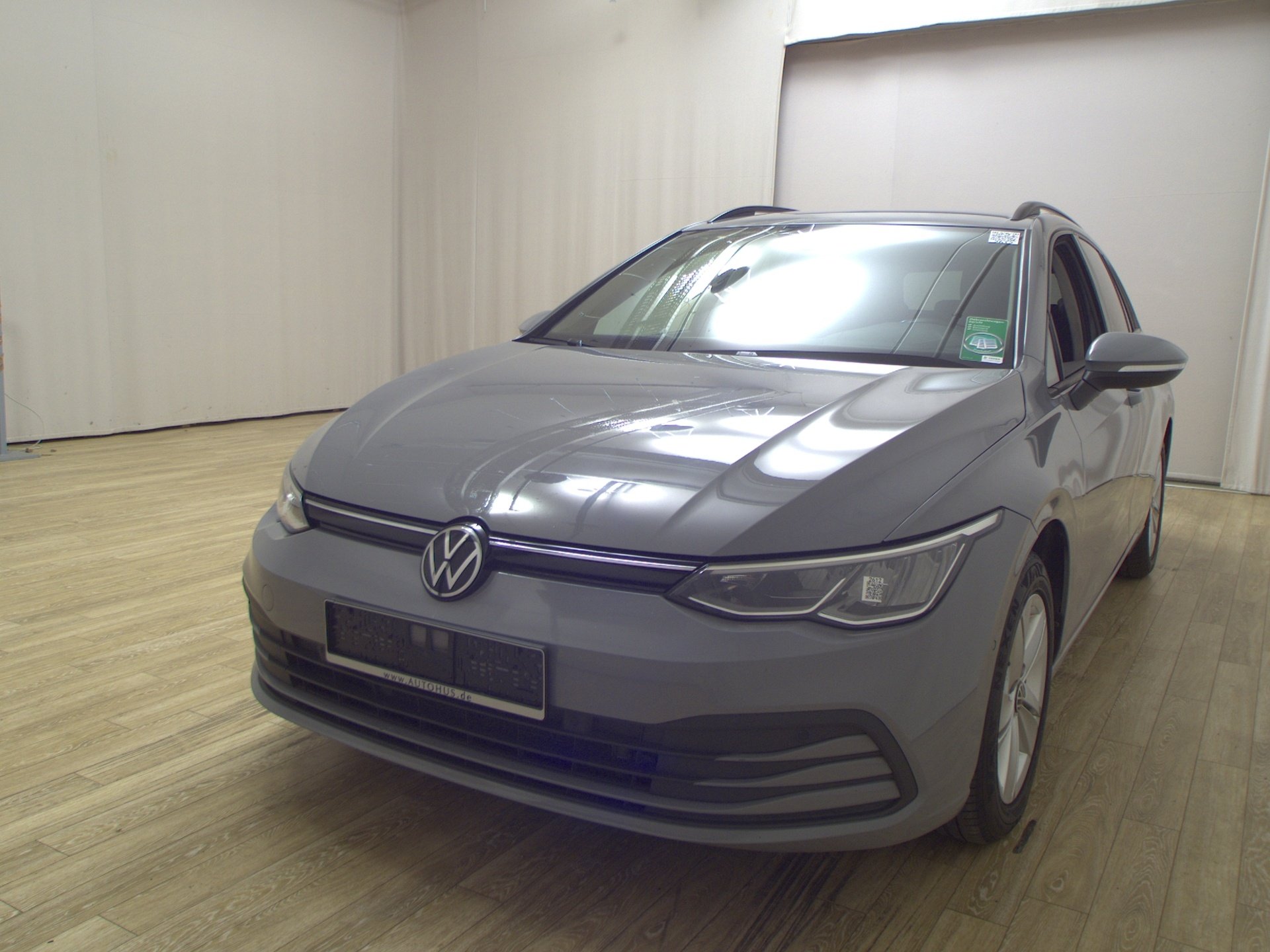 Volkswagen Golf-8 Var. 2.0 TDI Life Navi LED DC RFK IQ.Drive 2