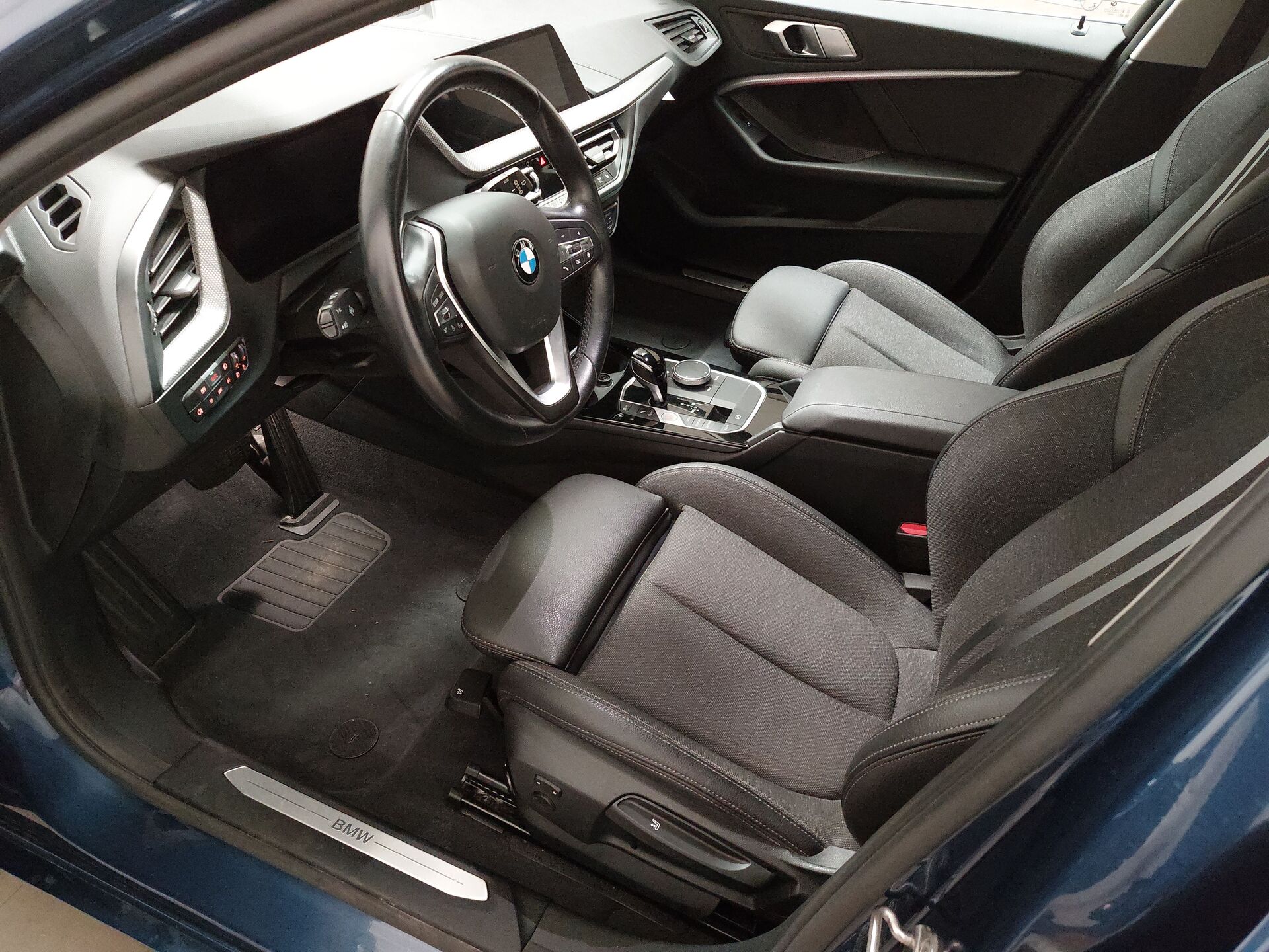 BMW 120d xDr Sport-Line Navi LC Pro LED HiFi 12