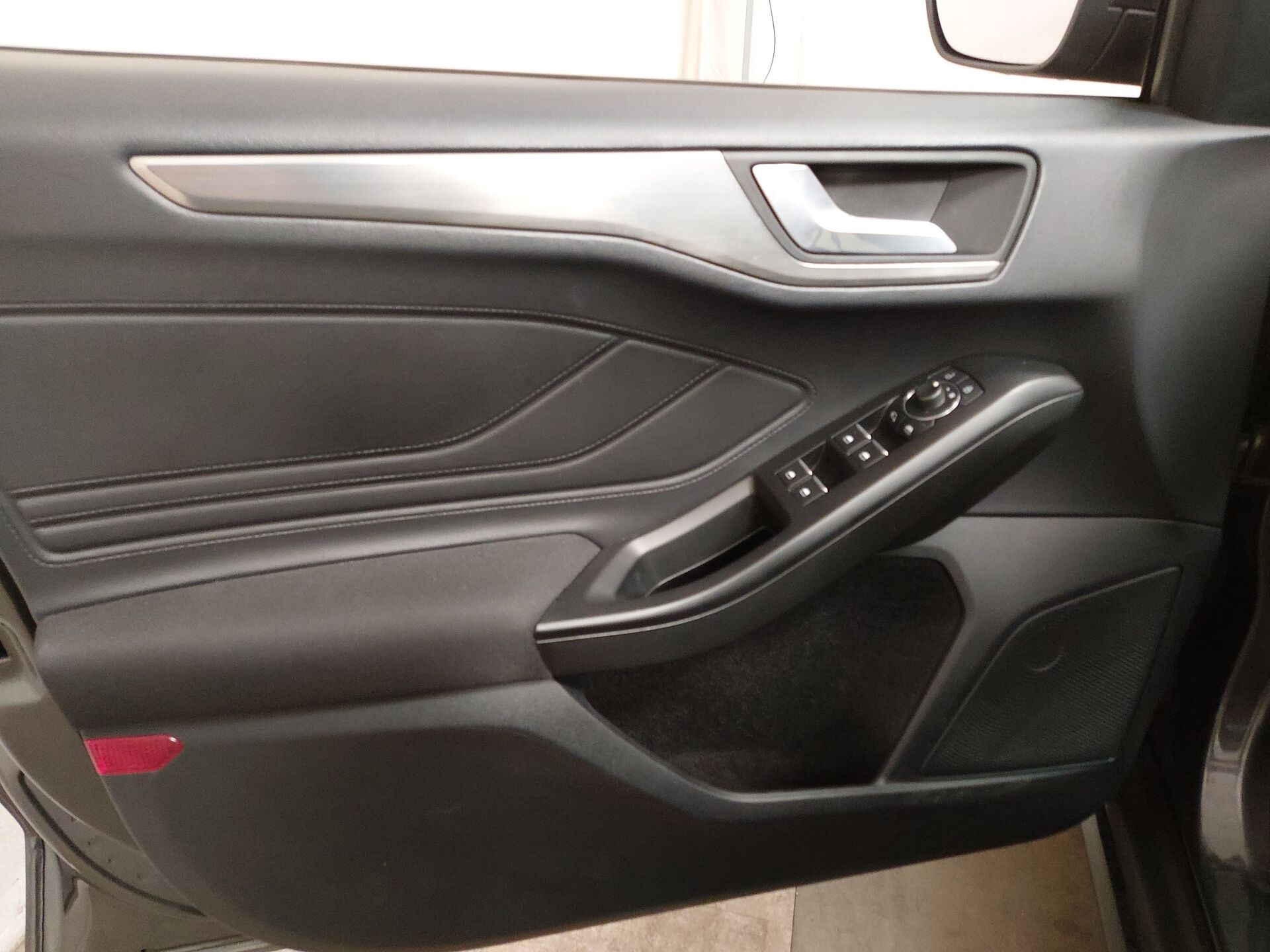 Ford Focus Turnier 1.5 EB Titanium S NAVI LED SHZ PDC 10