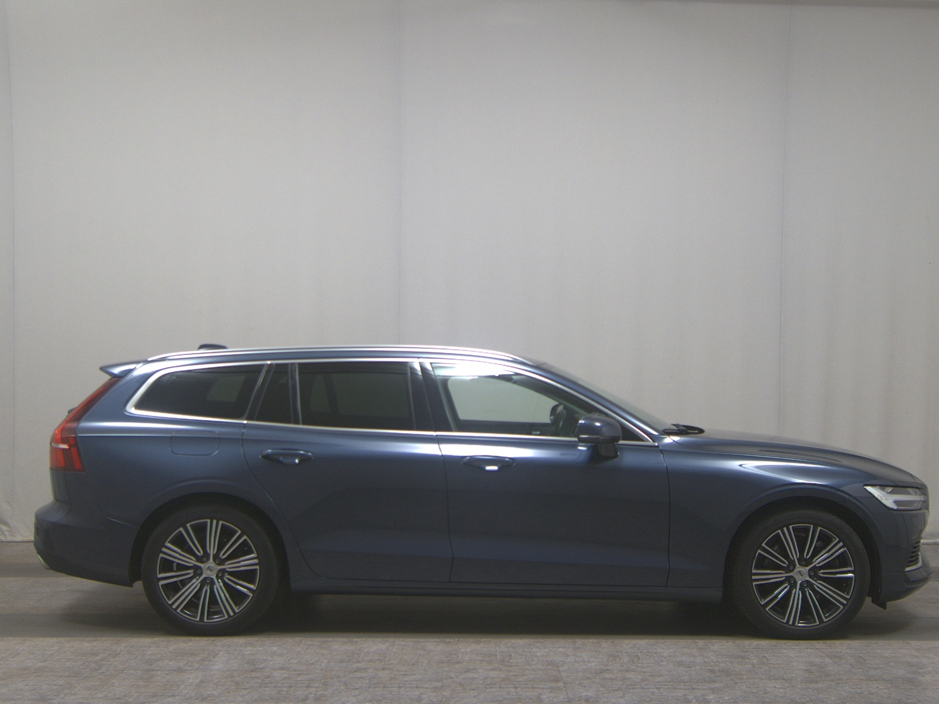 Volvo V60 T6 AWD Inscription Navi LED Shz RFK PDC AHK