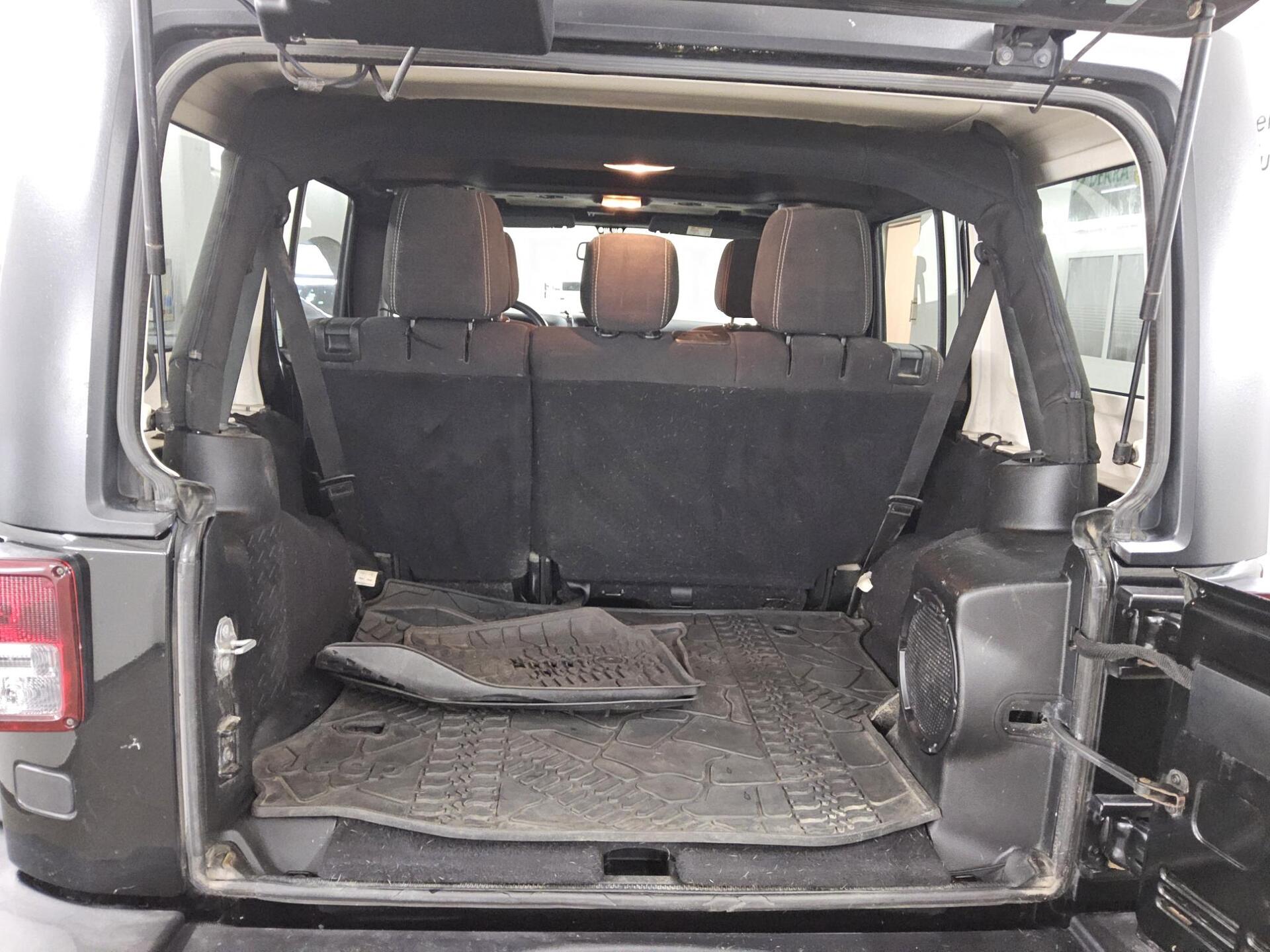 Jeep Wrangler 2.8 CRD Sound LED AHK RfK PDC Tempomat 11