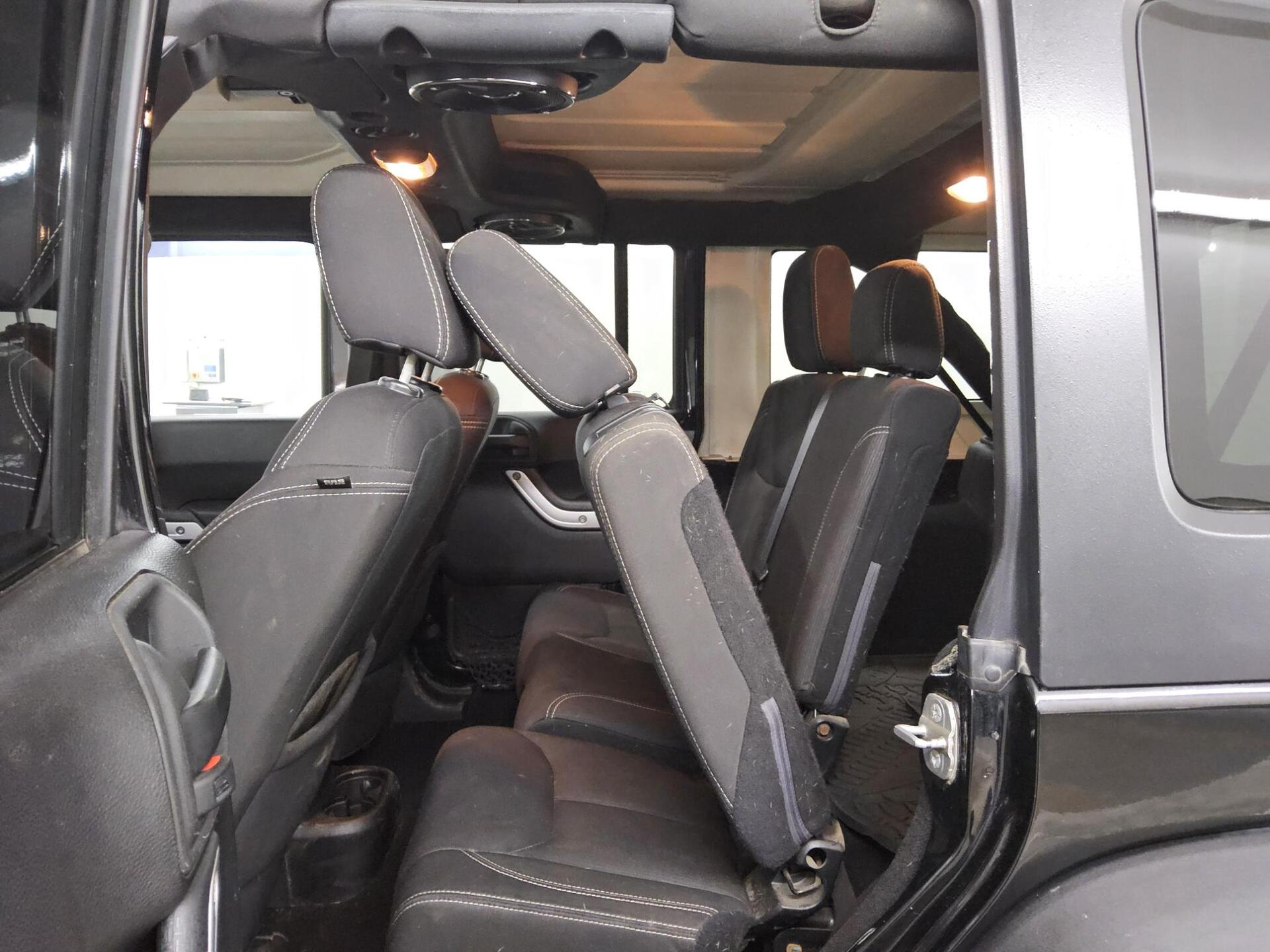 Jeep Wrangler 2.8 CRD Sound LED AHK RfK PDC Tempomat 12