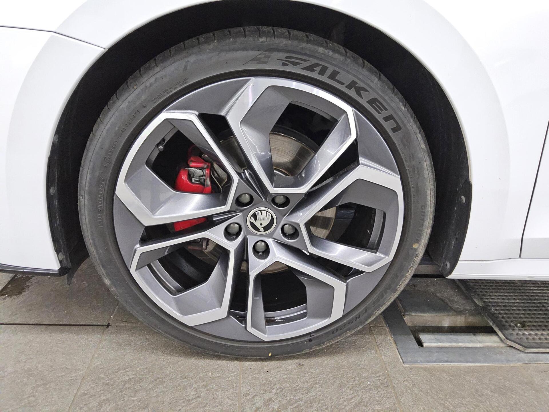 Skoda Octavia Kombi 2.0 TDI RS Navi LED virtual HuD 11