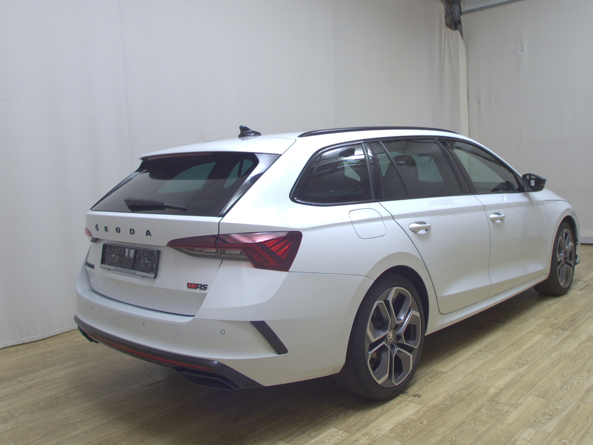 Skoda Octavia Kombi 2.0 TDI RS Navi LED virtual HuD 4