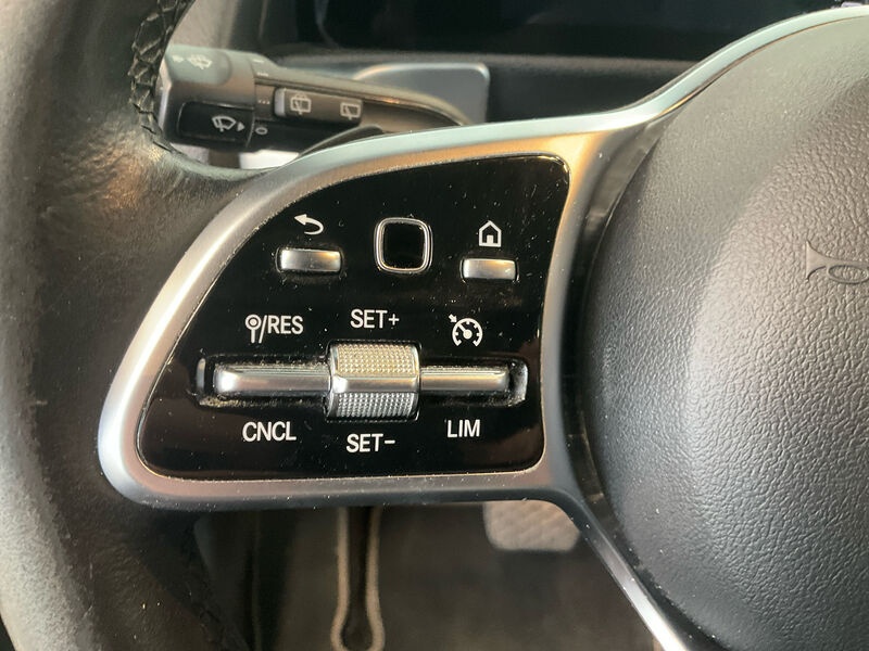 Mercedes-Benz GLB 200 Progressive NAVI KLIMAAUT SHZ RFK LED 12