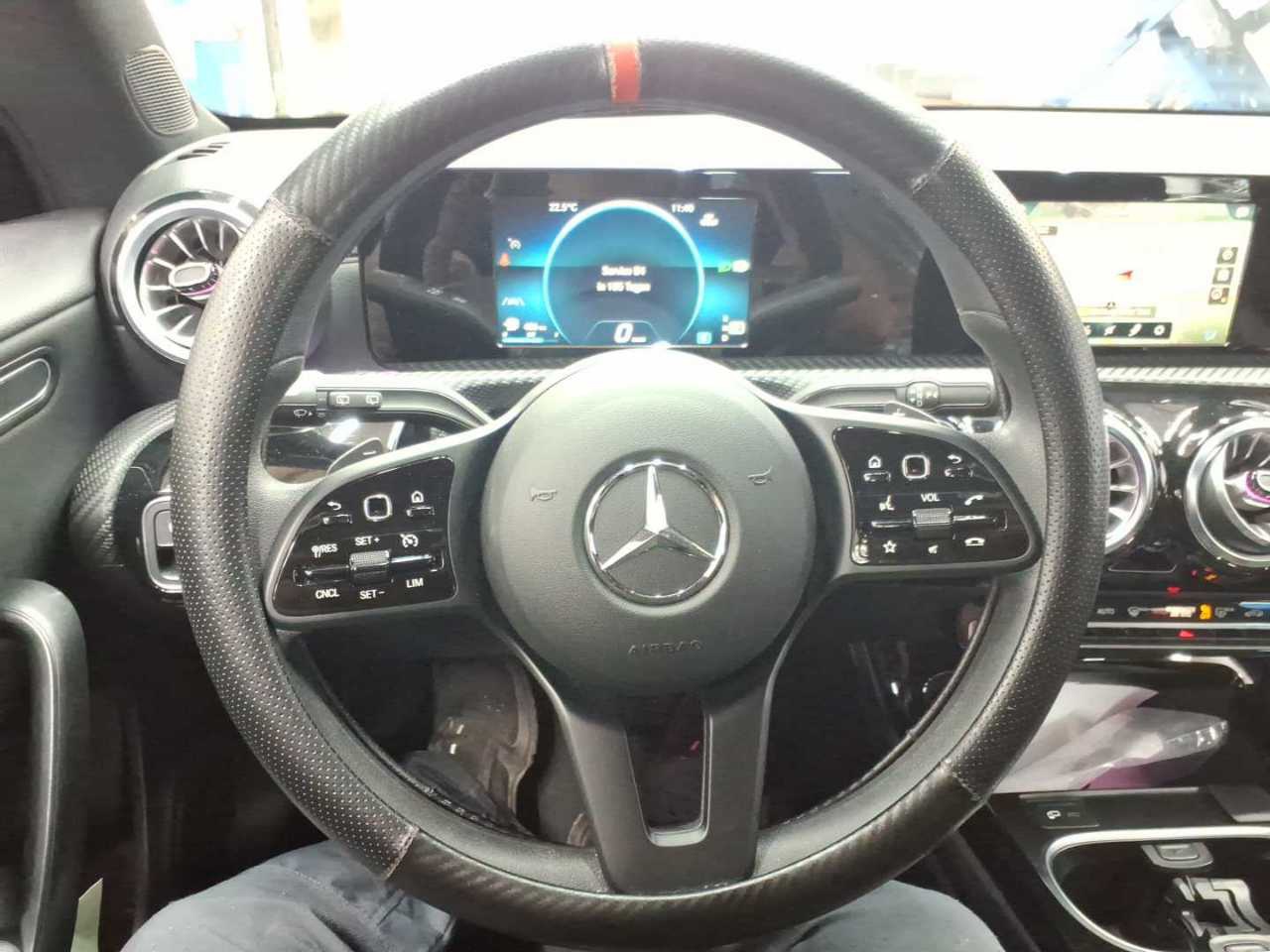 Mercedes-Benz CLA 200 SB d T-LEDER NAVI LED SPORTSITZE PANO 9