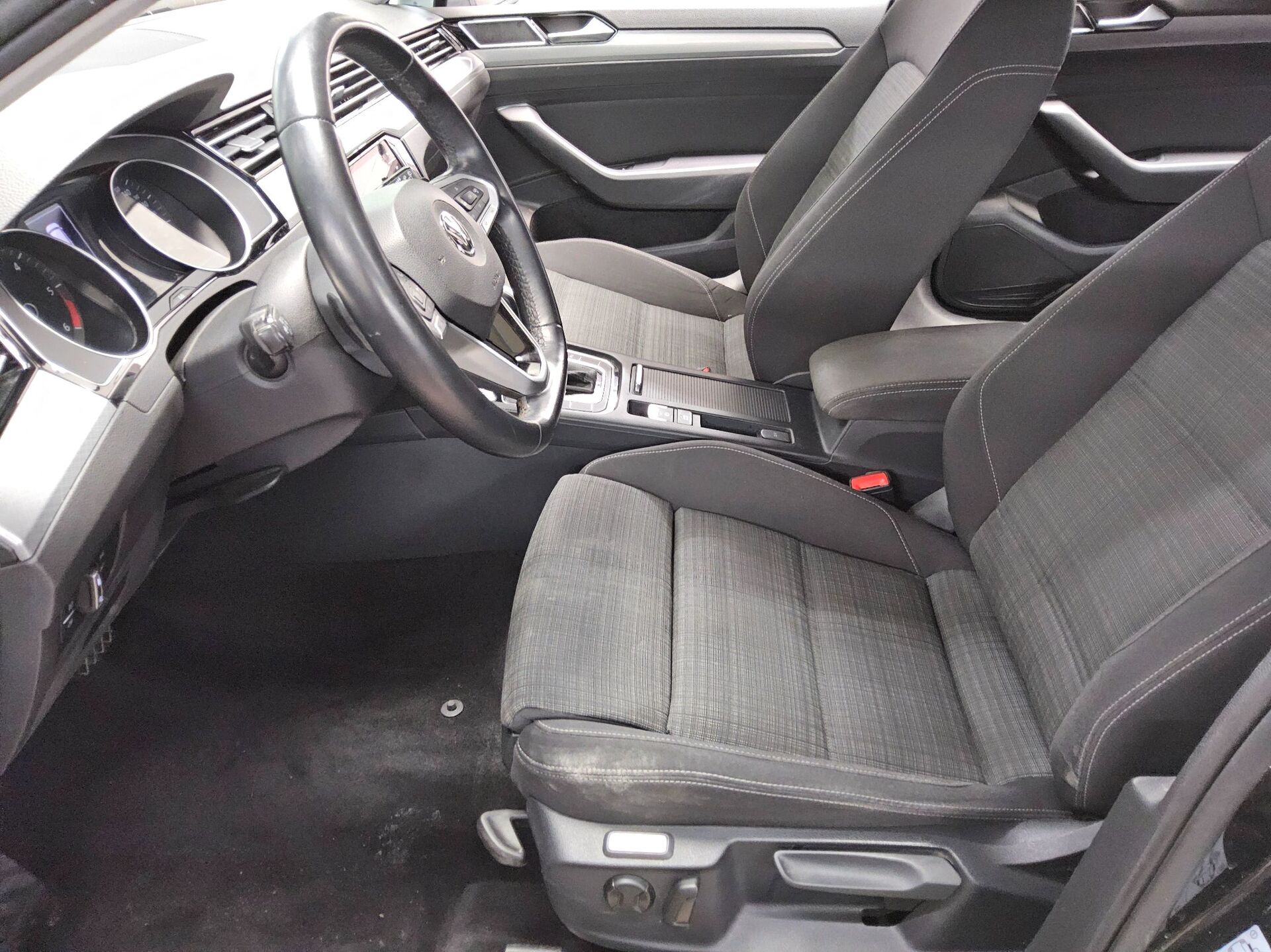 Volkswagen Passat Var. 2.0 TDI Business Navi LED Shz 8