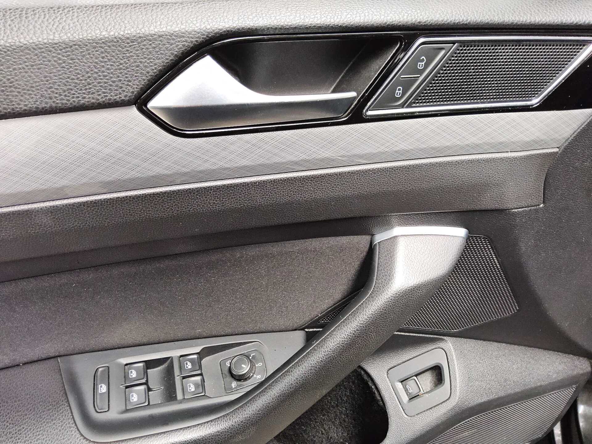 Volkswagen Passat Var. 2.0 TDI Business Navi LED Shz 9
