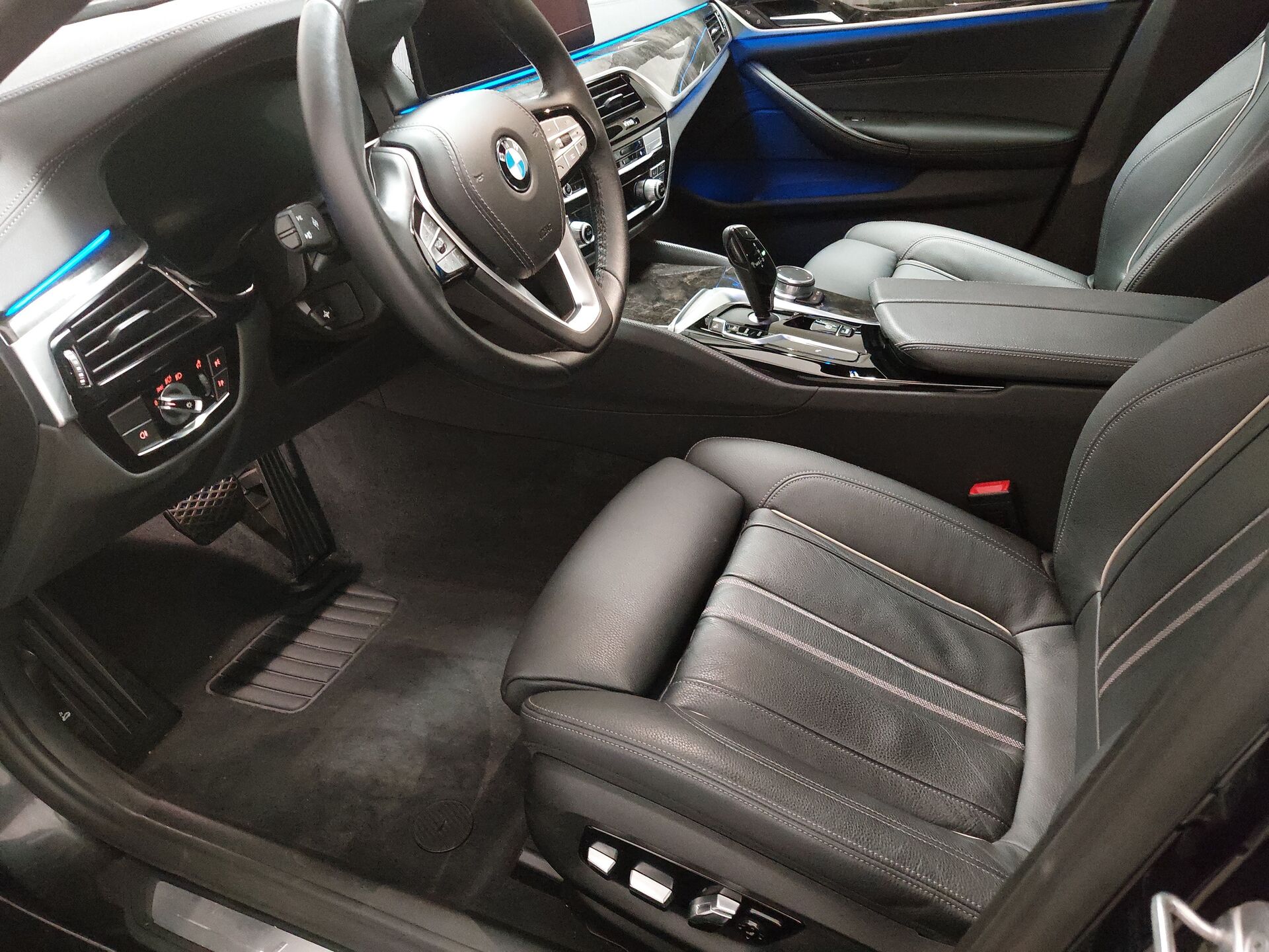 BMW 520d Luxury-Line Leder Navi LED 8