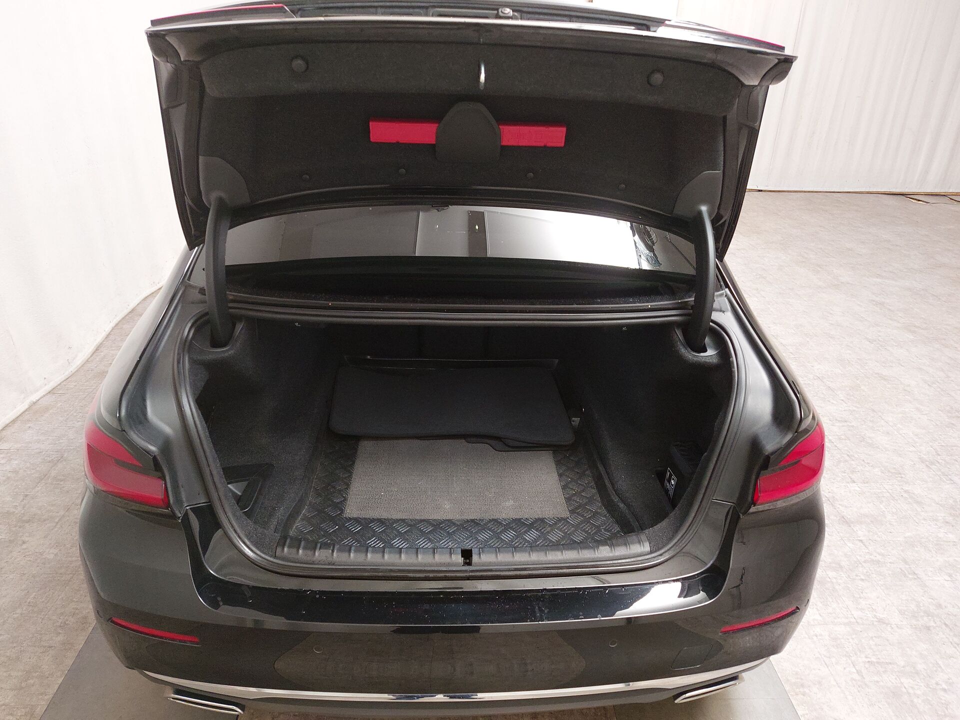 BMW 520d Luxury-Line Leder Navi LED 15