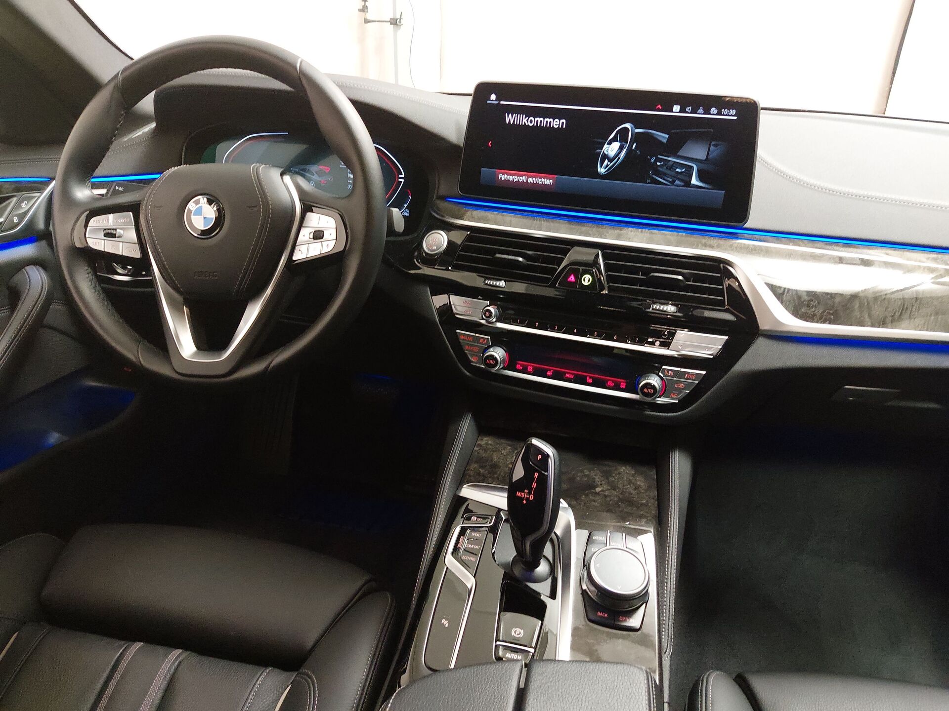 BMW 520d Luxury-Line Leder Navi LED 12