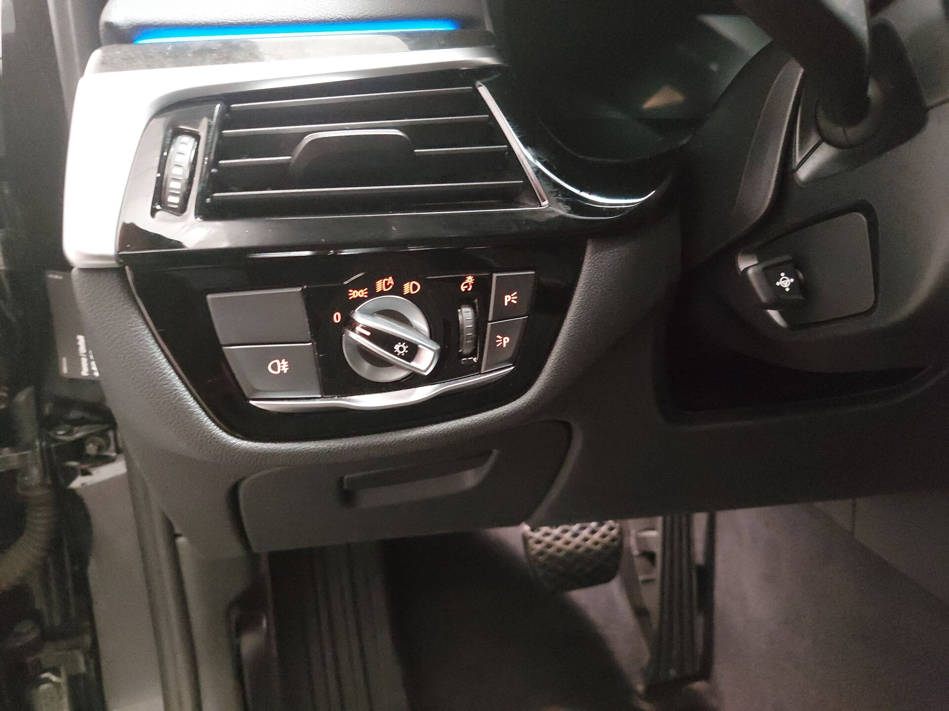 BMW 520d Luxury-Line Leder Navi LED 9