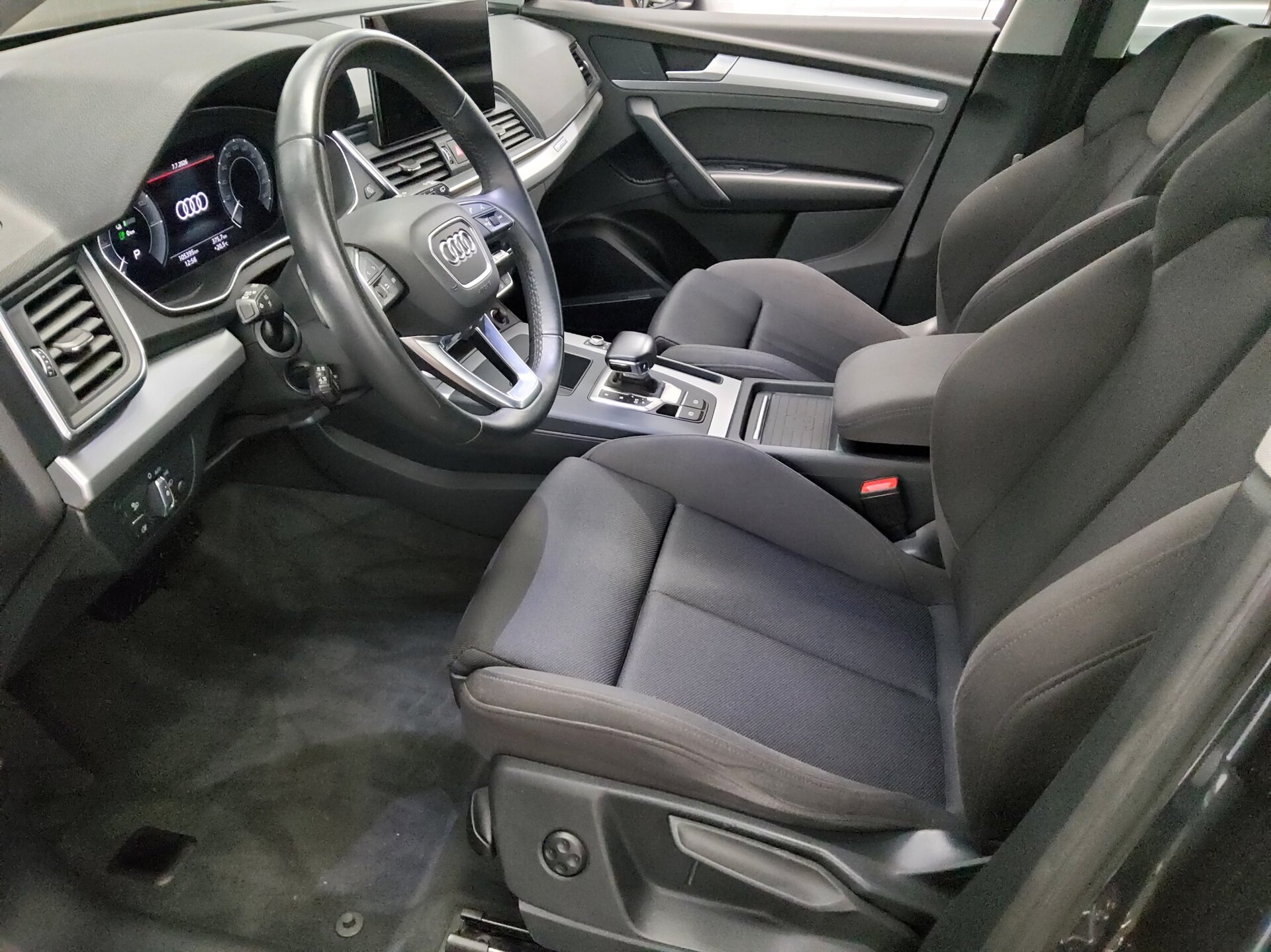 Audi Q5 50 TFSI e Qu. 9