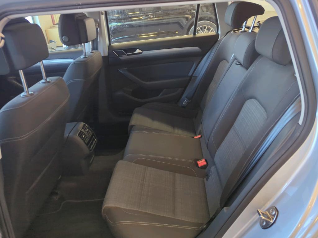 Volkswagen Passat Variant 2.0 TDI Business NAVI LED PANO 10