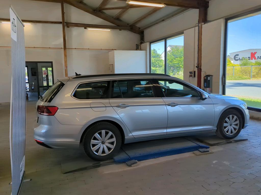 Volkswagen Passat Variant 2.0 TDI Business NAVI LED PANO 3