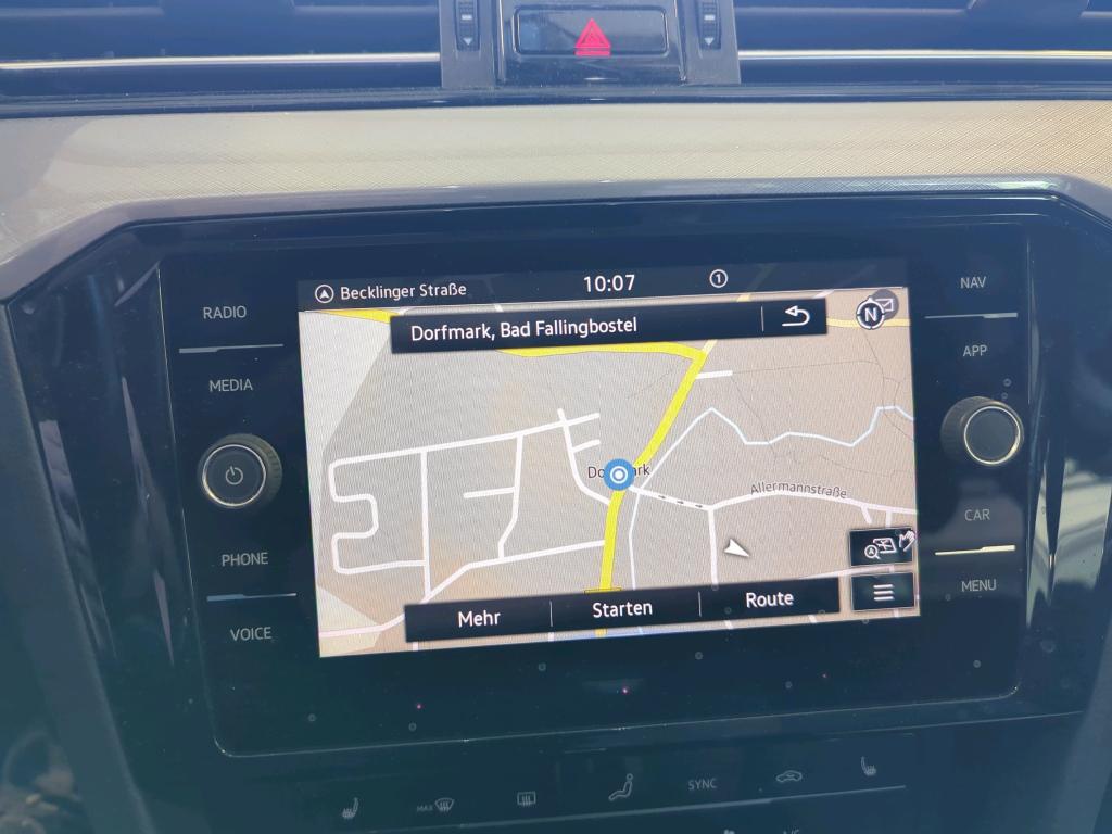 Volkswagen Passat Variant 2.0 TDI Business NAVI LED PANO 8