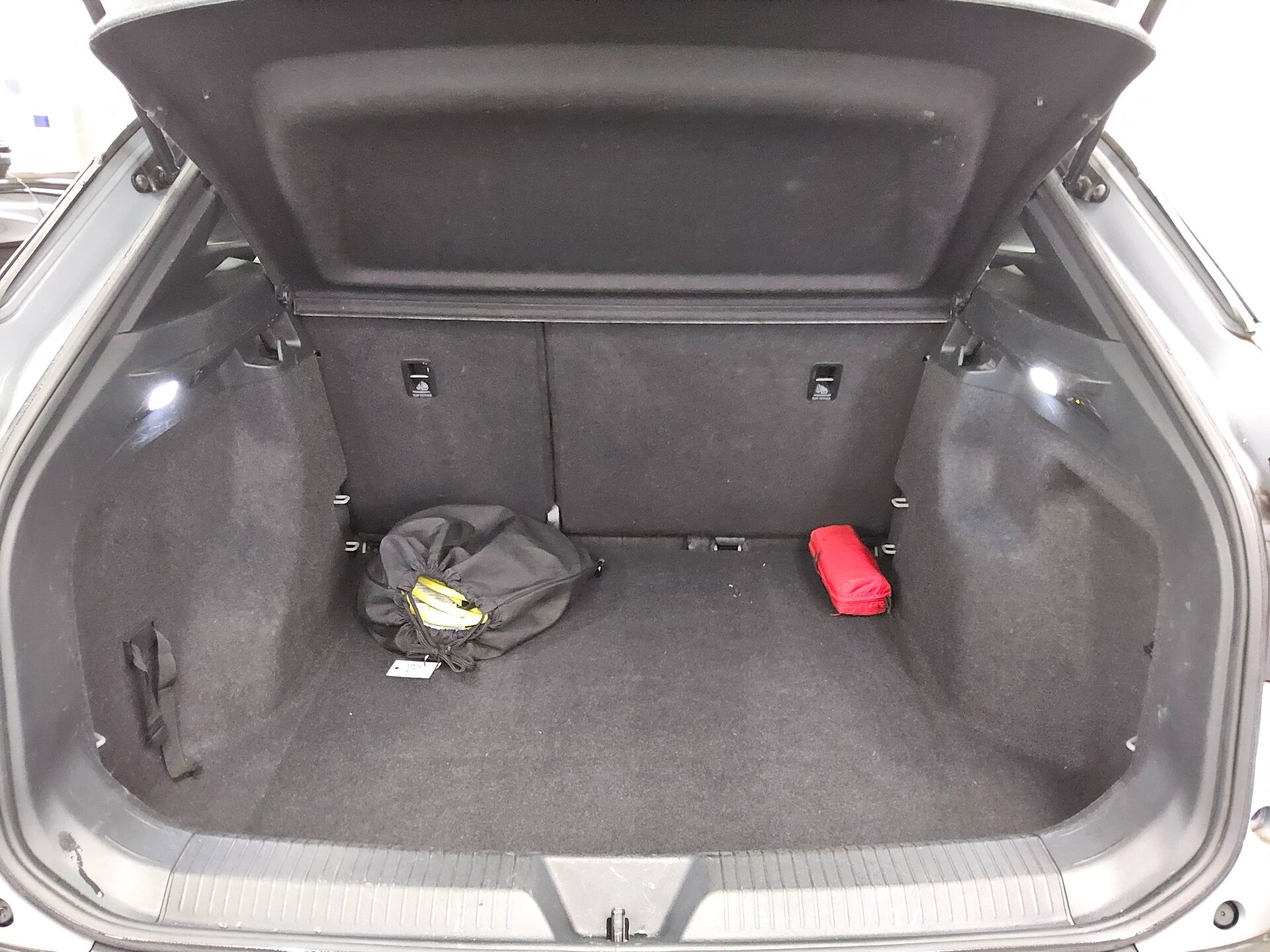 Volkswagen ID.4 Pro Performance Navi LED PDC AHK 13