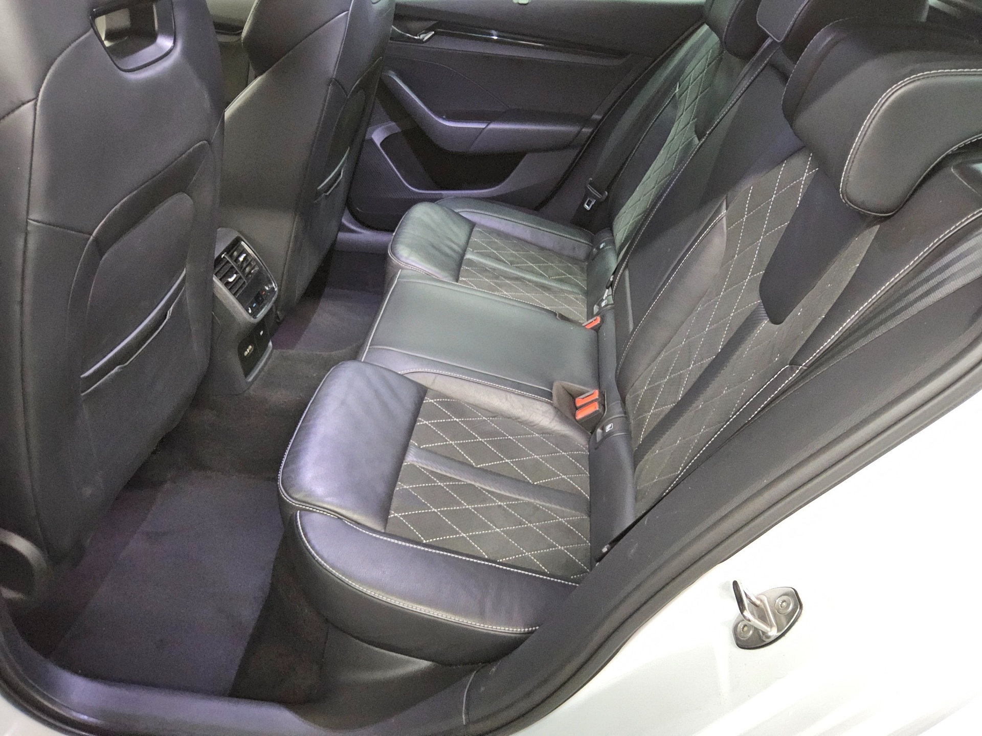 Skoda Octavia Kombi 2.0 TDI 4x4 RS Navi vc LED HuD AHK 13
