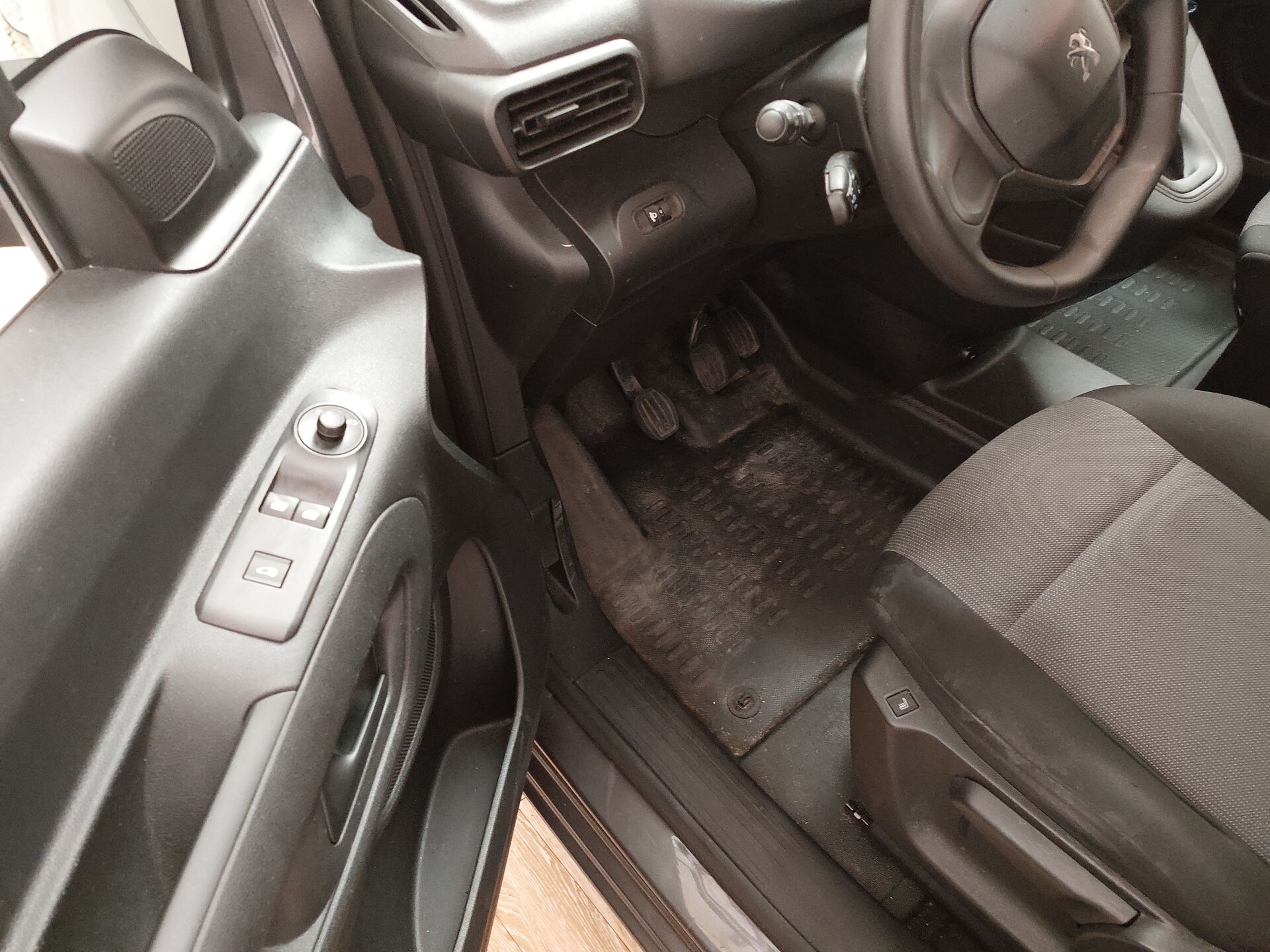 Peugeot Partner 1.5 BlueHDI Premium Navi SHZ PDC Klima 14