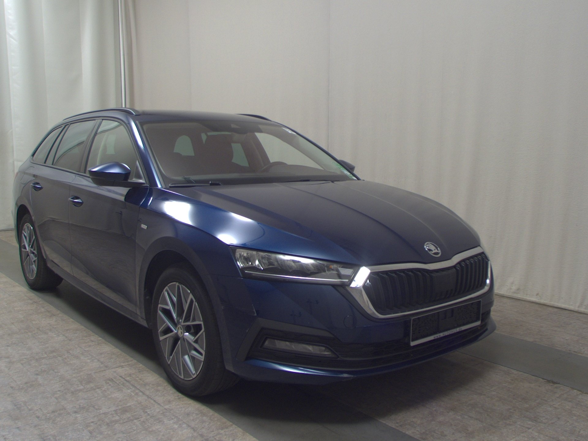 Skoda Octavia Kombi 1.0 TSI Tour Navi LED vc AHK PDC 3
