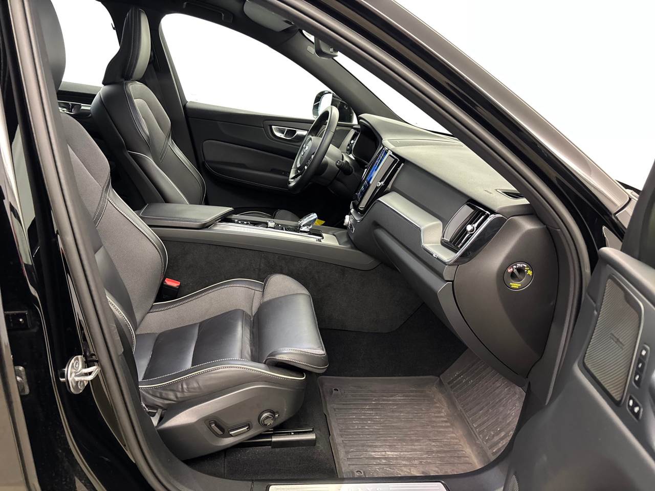 Volvo XC60 B4 D NAVI LED LEDER StHZG. PANO 6