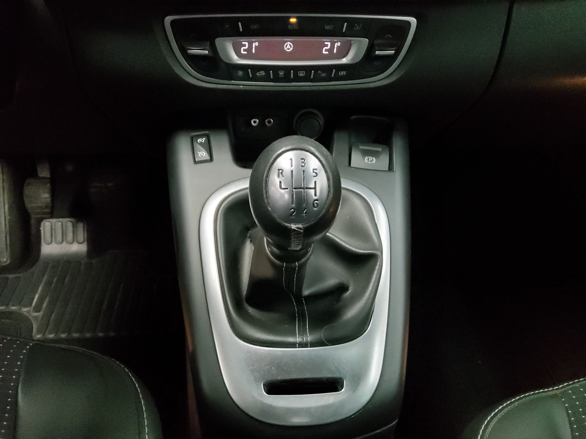 Renault Grand Scenic 1.6 dCi Dynamique 7-Sitzer Navi AHK 6