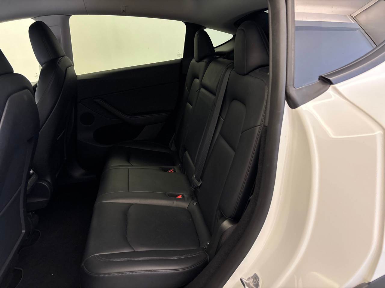 Tesla Model Y Long Range AWD NAVI LED PANO SHZ AHK 9