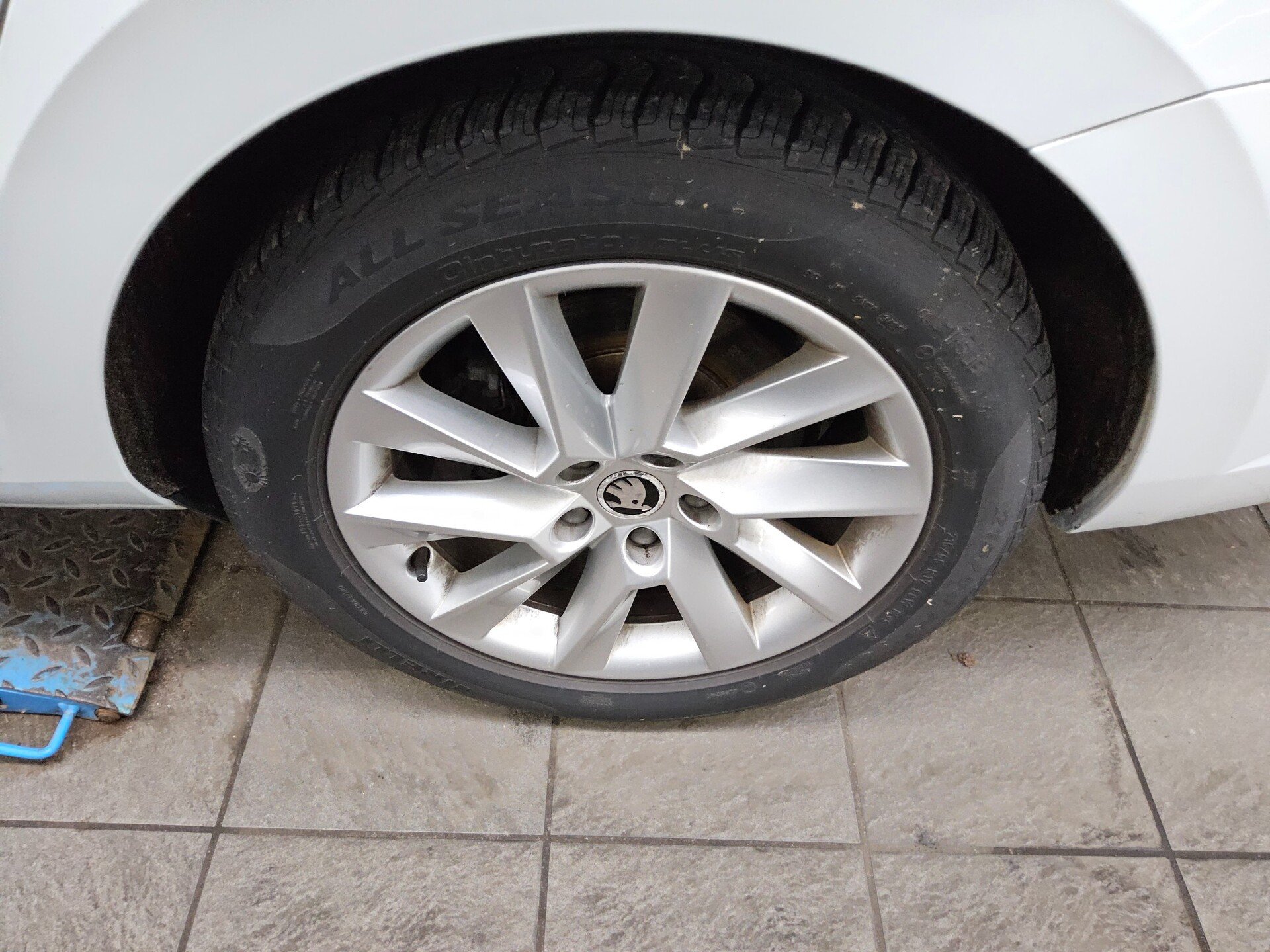 Skoda Superb Kombi 2.0 TDI Style Navi Xenon AHK RfK 10