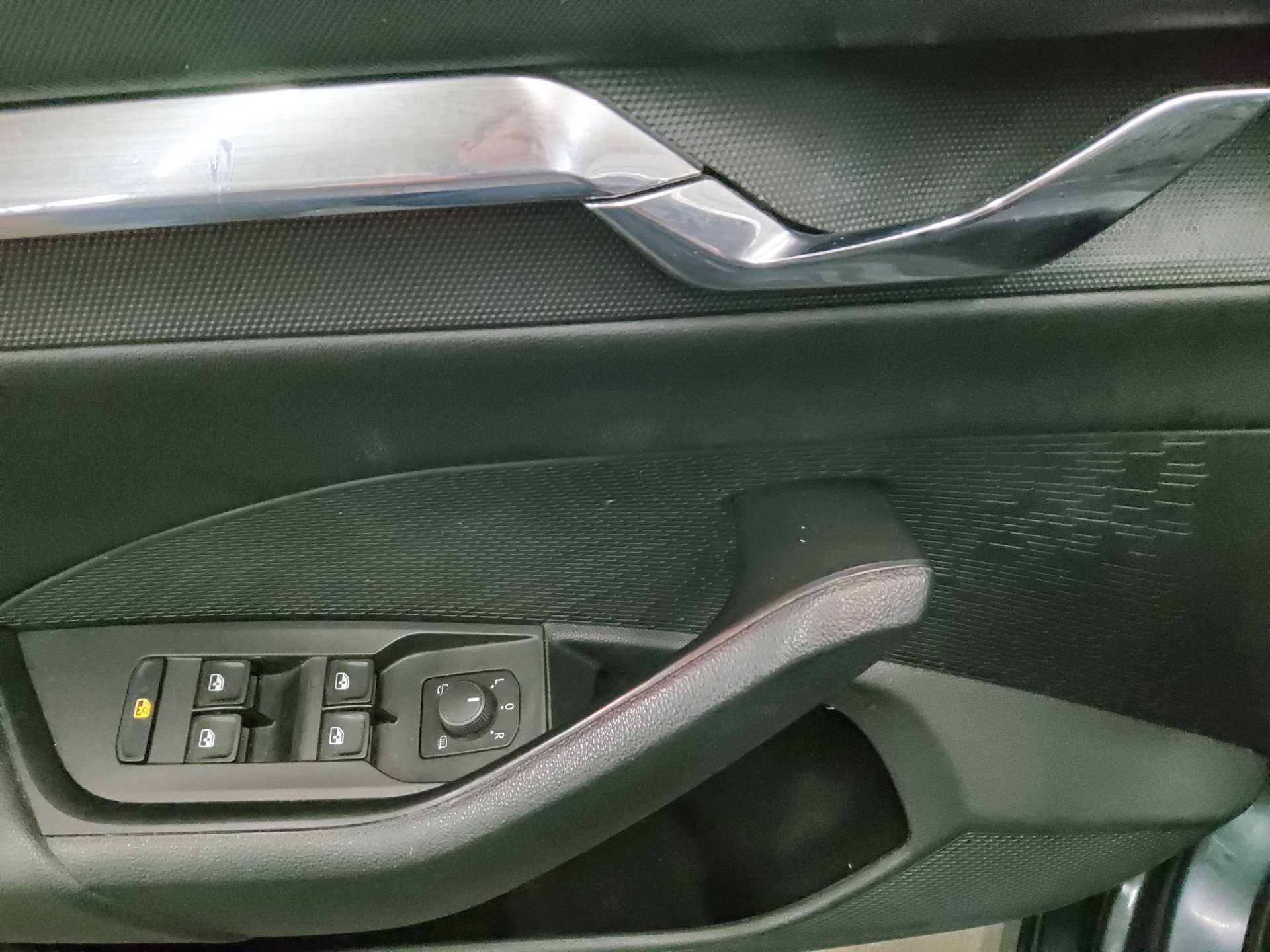 Skoda Octavia Kombi 2.0 TDI Style Navi LED vc HuD AHK 10