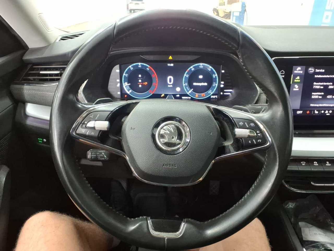 Skoda Octavia Kombi 2.0 TDI Style NAVI LED vc PANO HUD 6