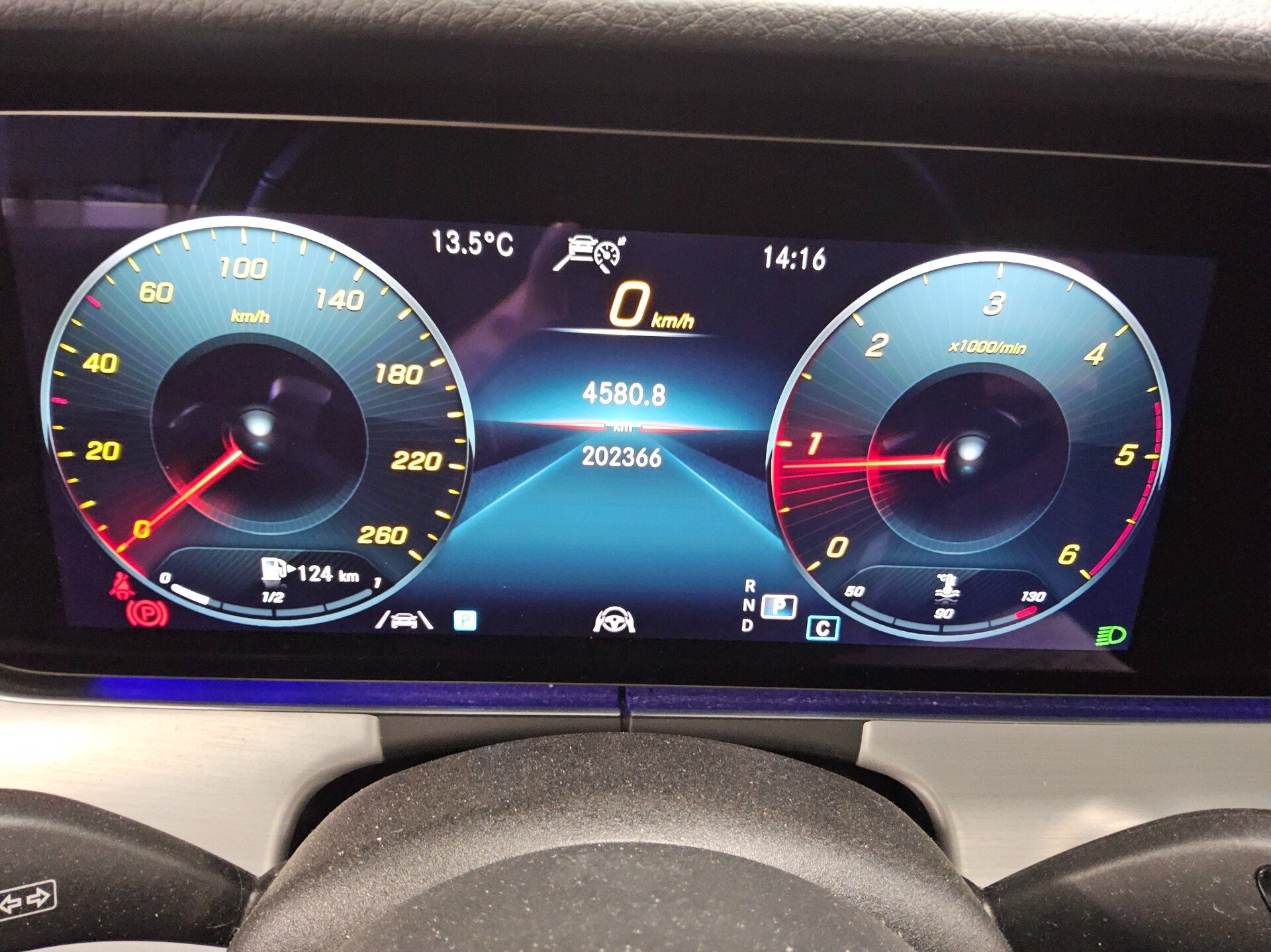 Mercedes-Benz E 220 T d AMG-Line Burmester Widescreen Pano RfK 8