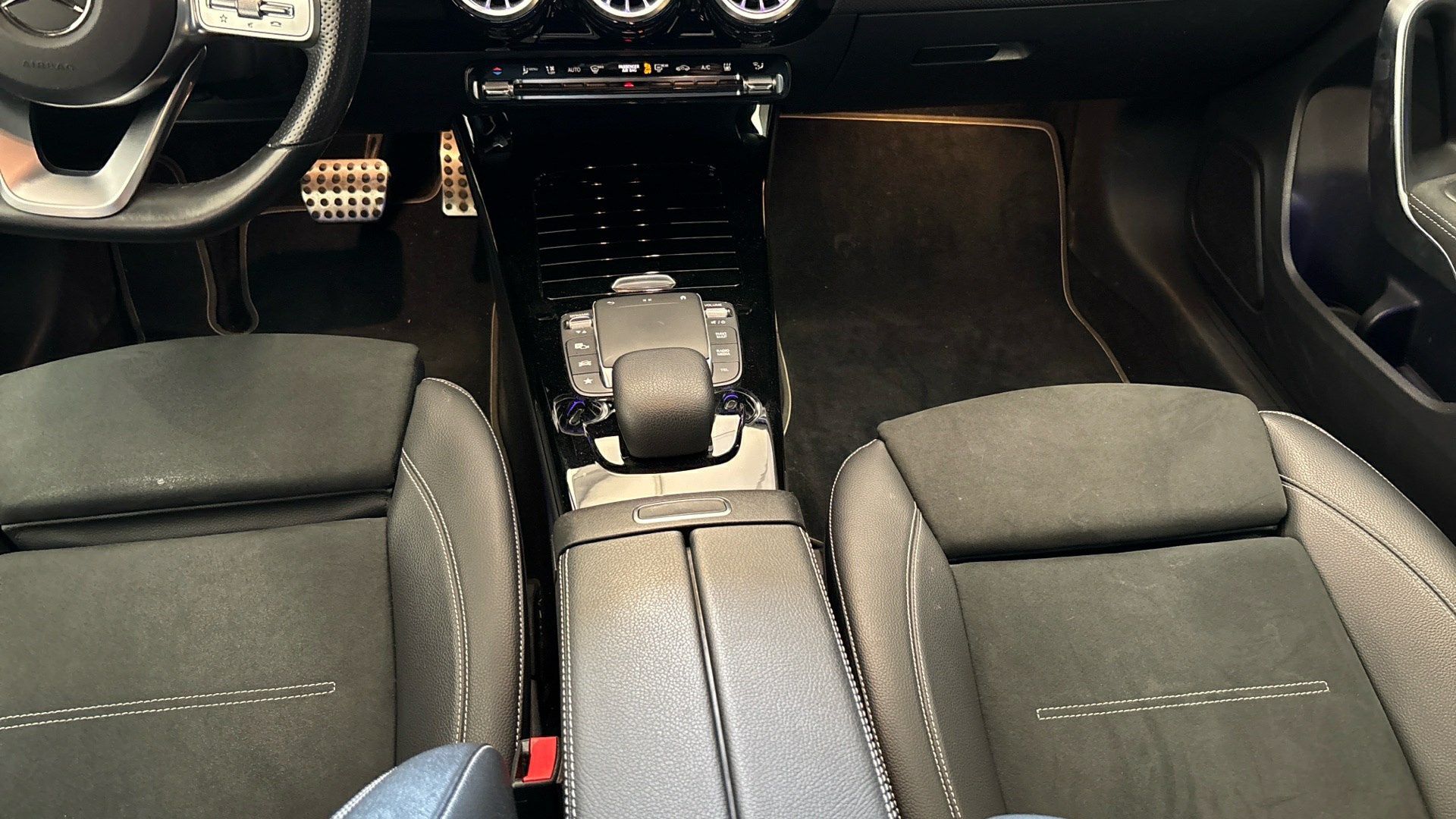 Mercedes-Benz A 250 e AMG-Line NAVI LED SHZ PDC 7
