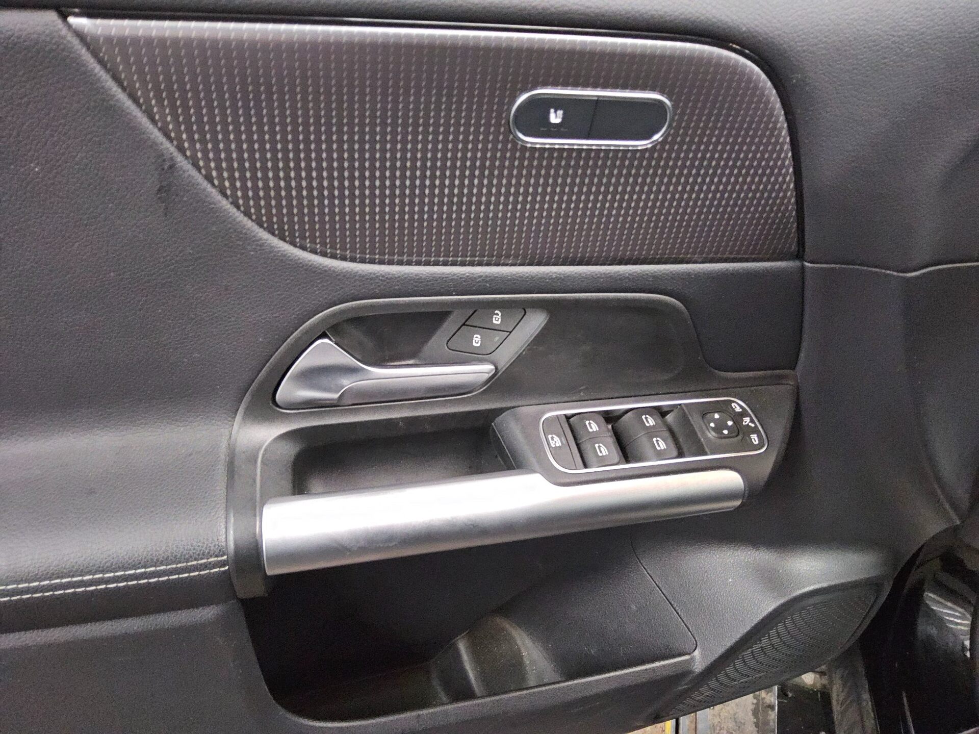 Mercedes-Benz GLA 200 d Progressive Leder Navi LED MBUX RFK 10