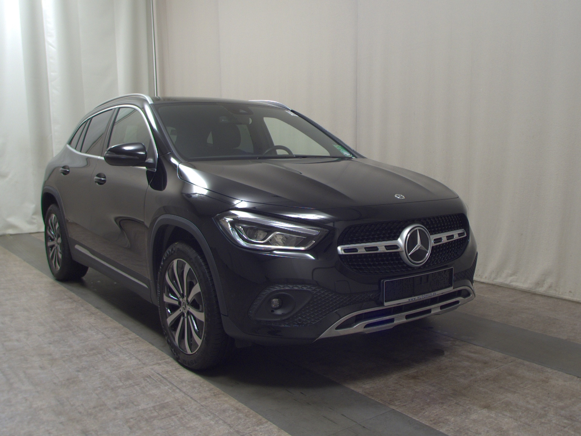 Mercedes-Benz GLA 200 d Progressive Leder Navi LED MBUX RFK 3