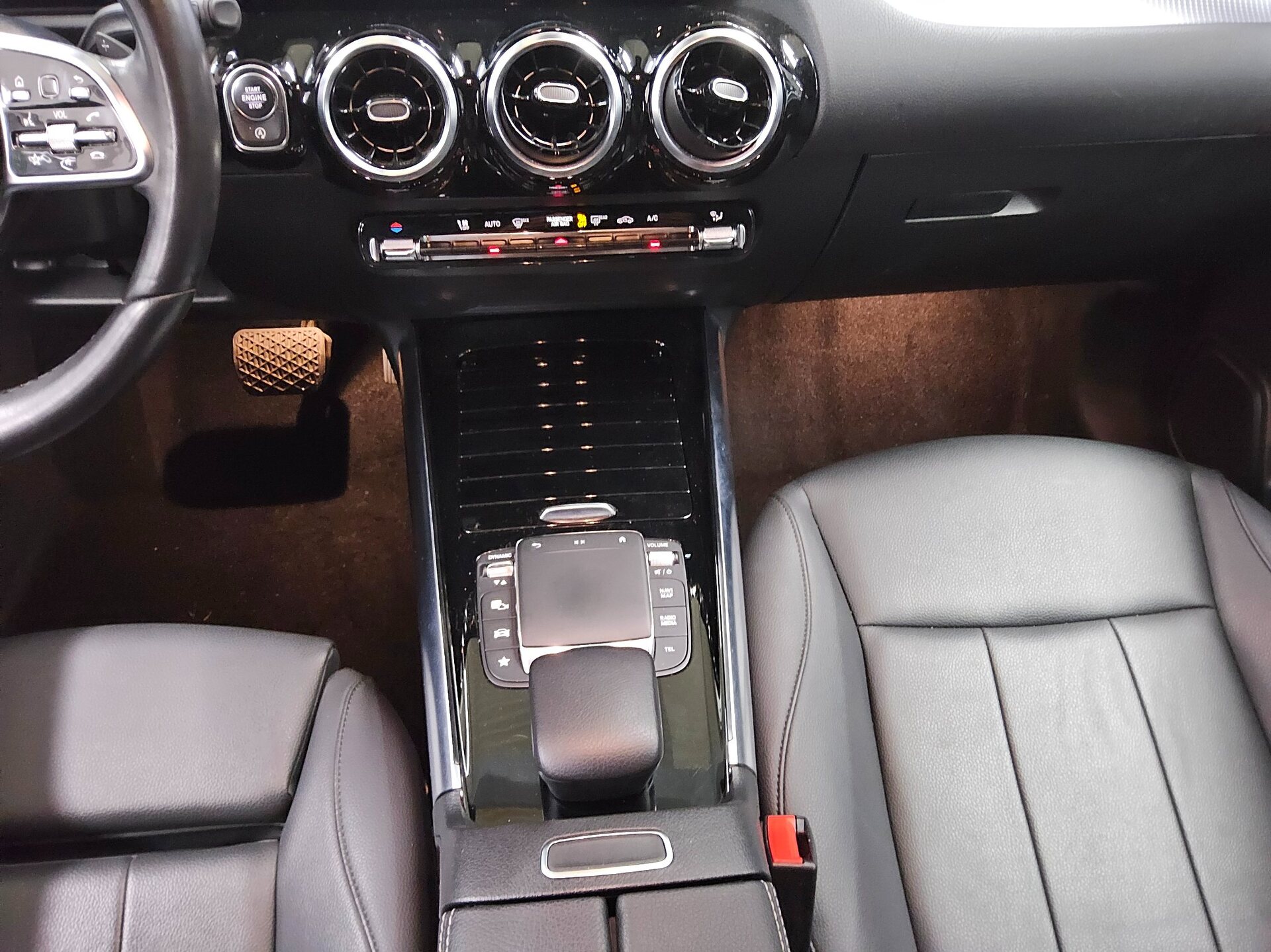 Mercedes-Benz GLA 200 d Progressive Leder Navi LED MBUX RFK 6