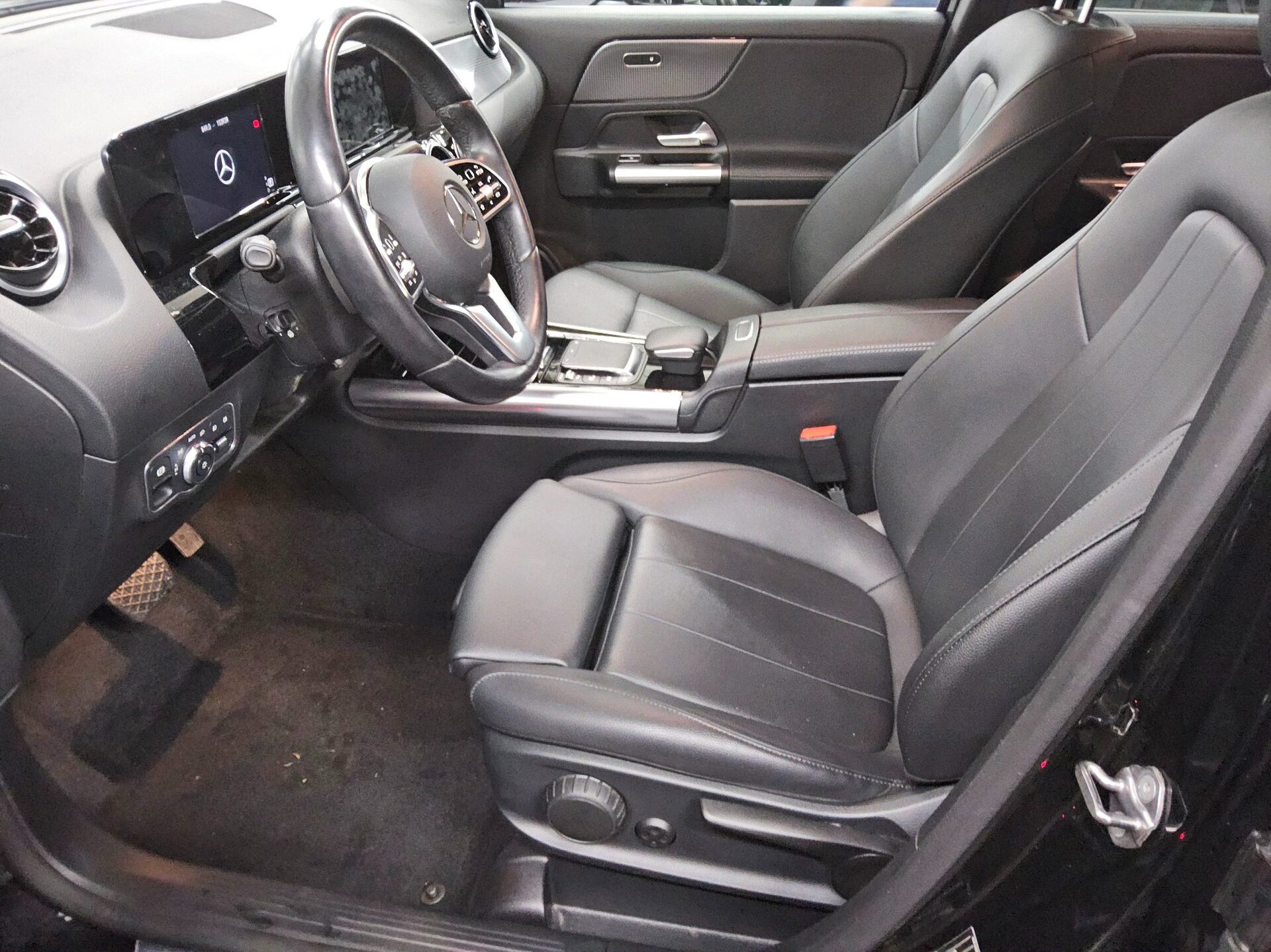 Mercedes-Benz GLA 200 d Progressive Leder Navi LED MBUX RFK 9