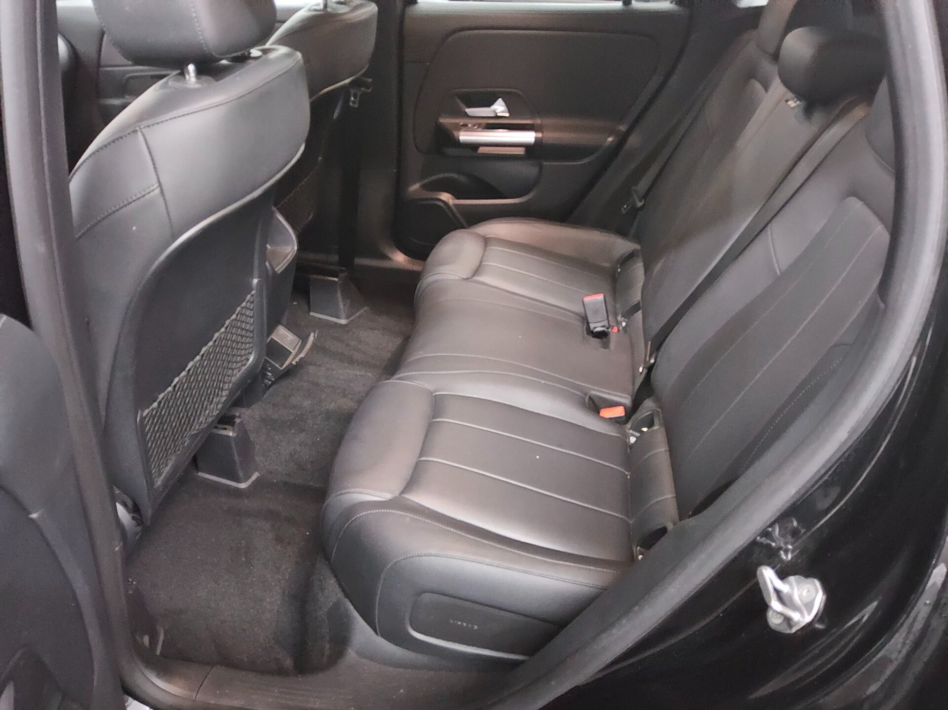 Mercedes-Benz GLA 200 d Progressive Leder Navi LED MBUX RFK 13