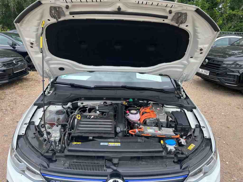 Volkswagen Golf-8 GTE 1.4 TSI NAVI SHZ LED ACC 11