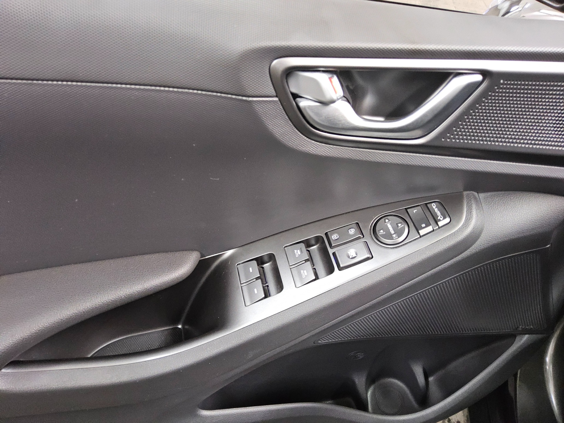 Hyundai IONIQ 1.6 GDI Plug-In-Hybrid Style Navi LED RfK 10