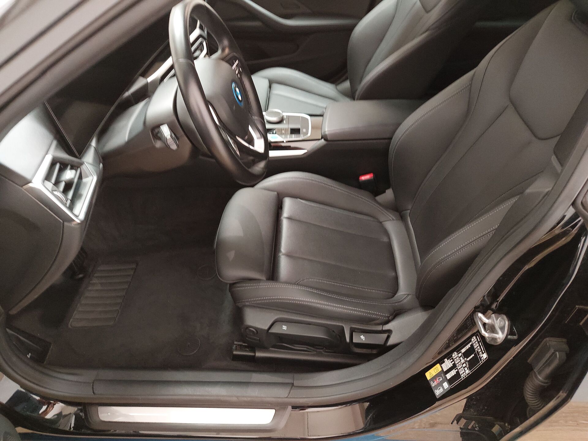 BMW i4 eDrive35 Navi LED Leder RFK SHZ 12