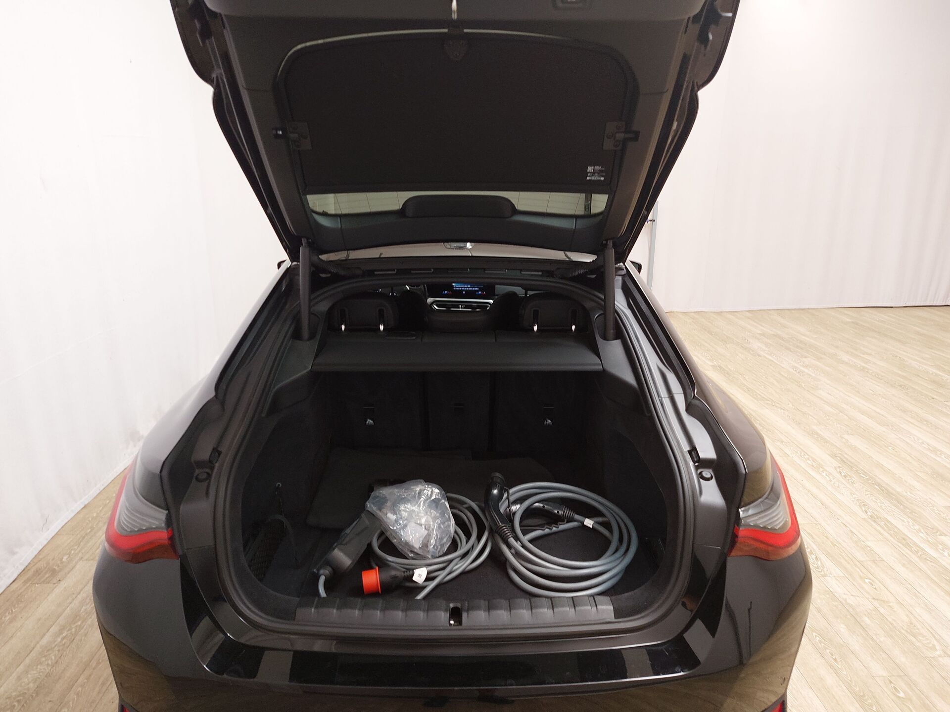BMW i4 eDrive35 Navi LED Leder RFK SHZ 19